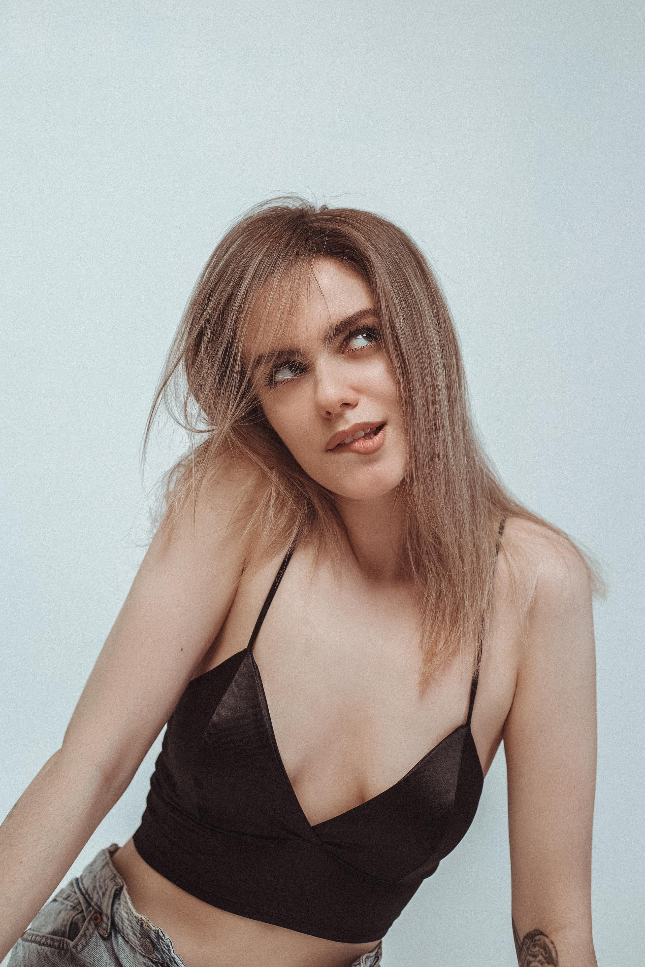 Модель для предметной съемки Эвелина С-Петербург | Sale Easy