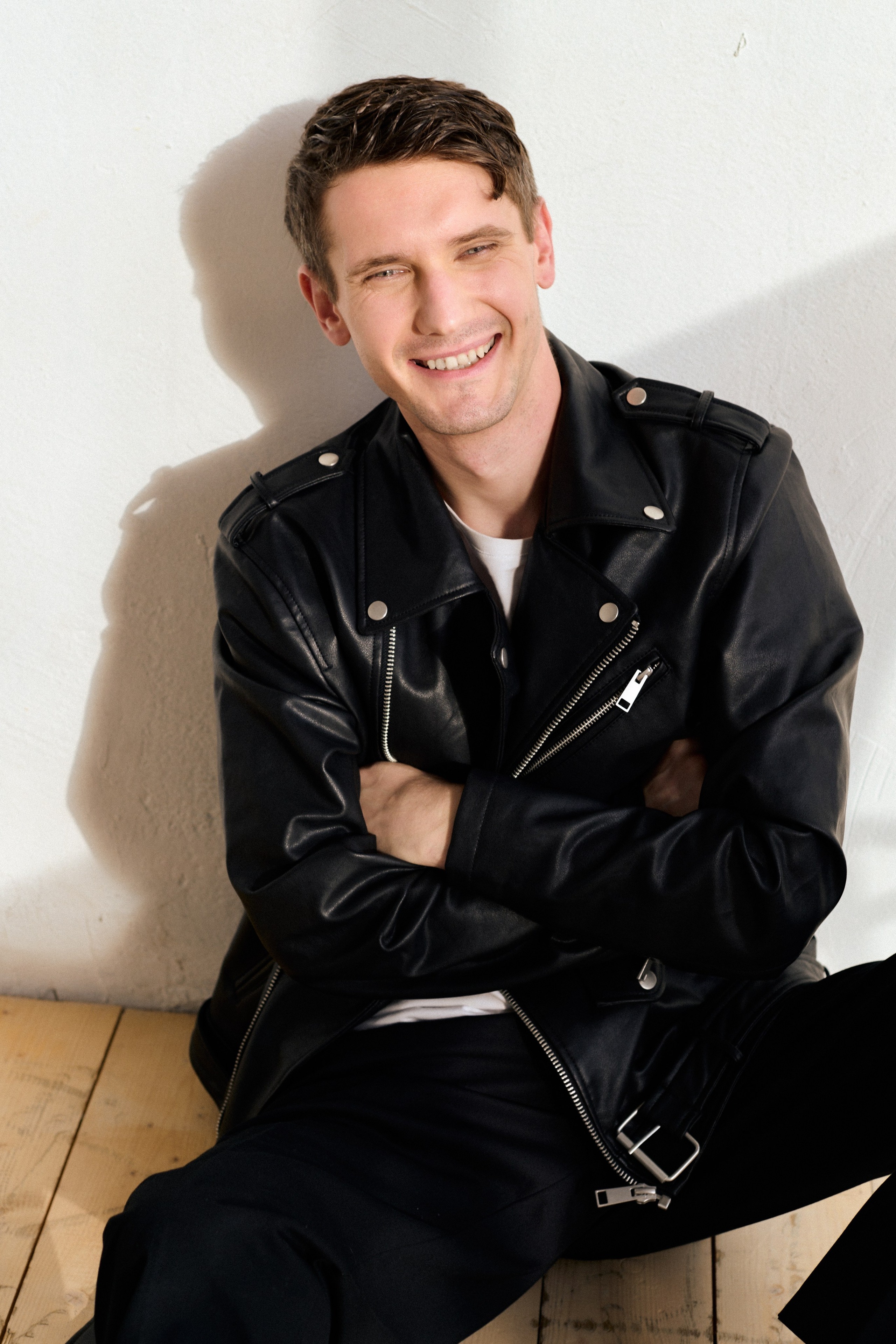 Модель для предметной съемки Евгений id 29 027 С.-Пб| Sale Easy