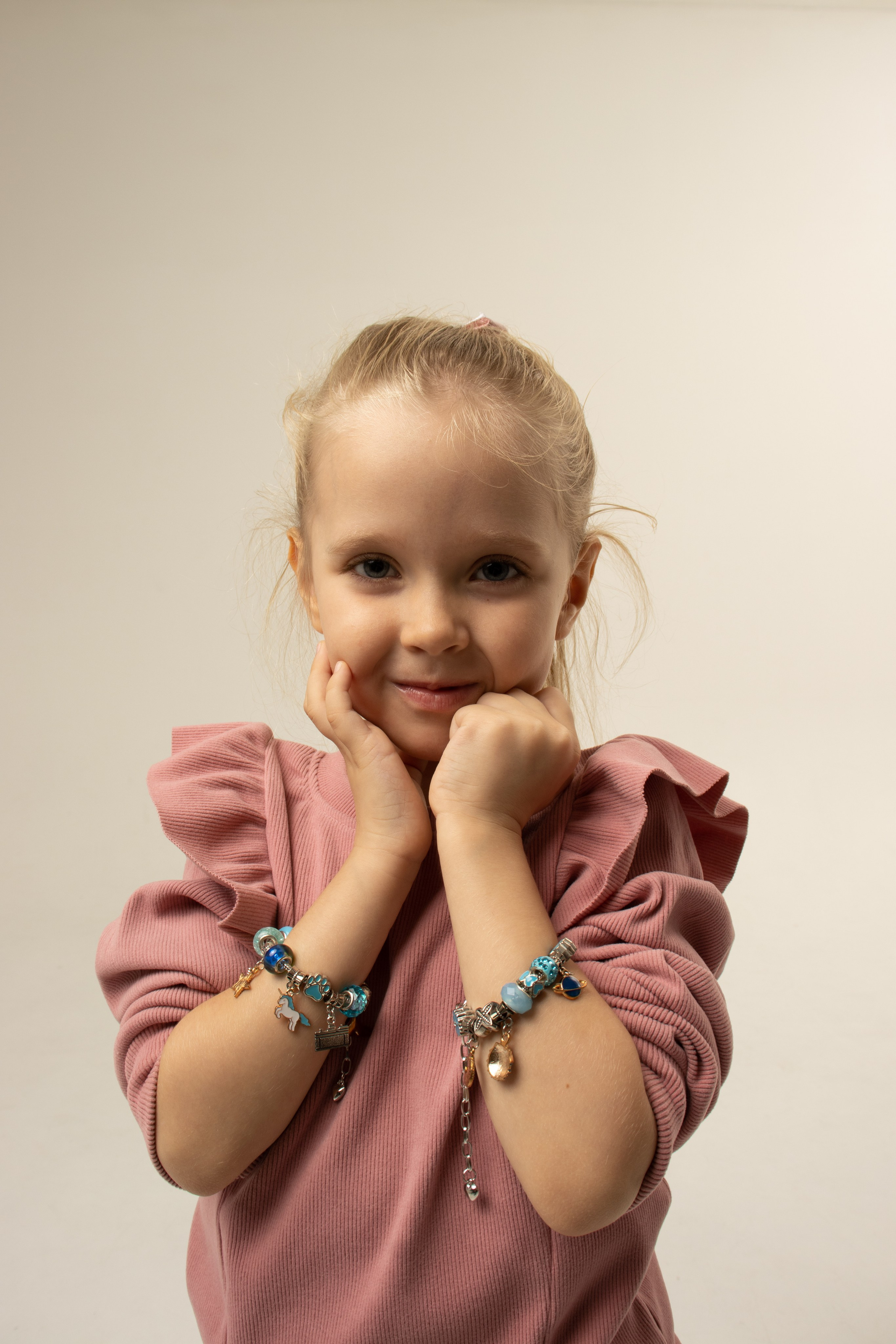 Модель для предметной съемки девочка Василиса В. С.-Пб| Sale Easy