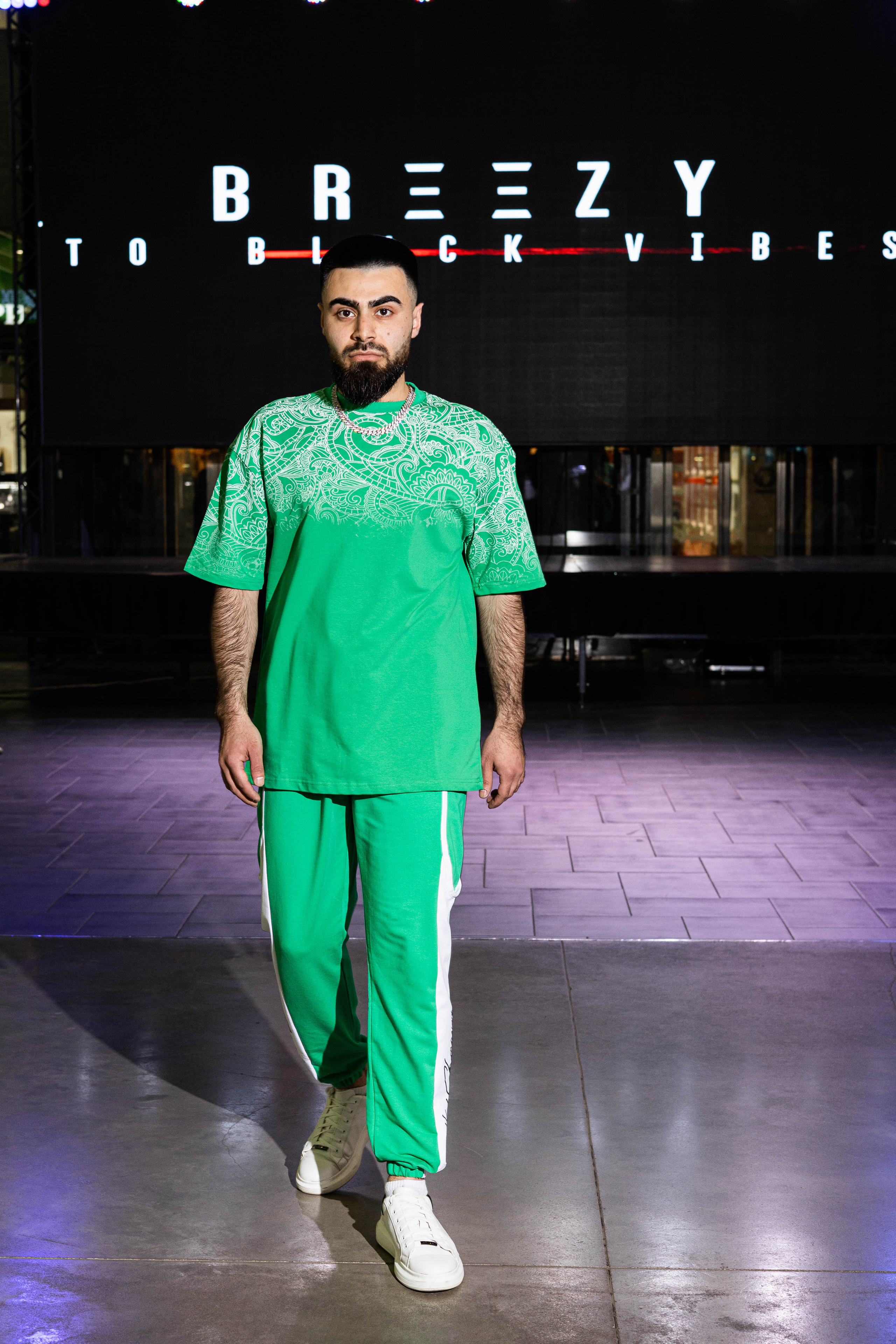 Модель для предметной съемки Амир Н.Новгород | Sale Easy