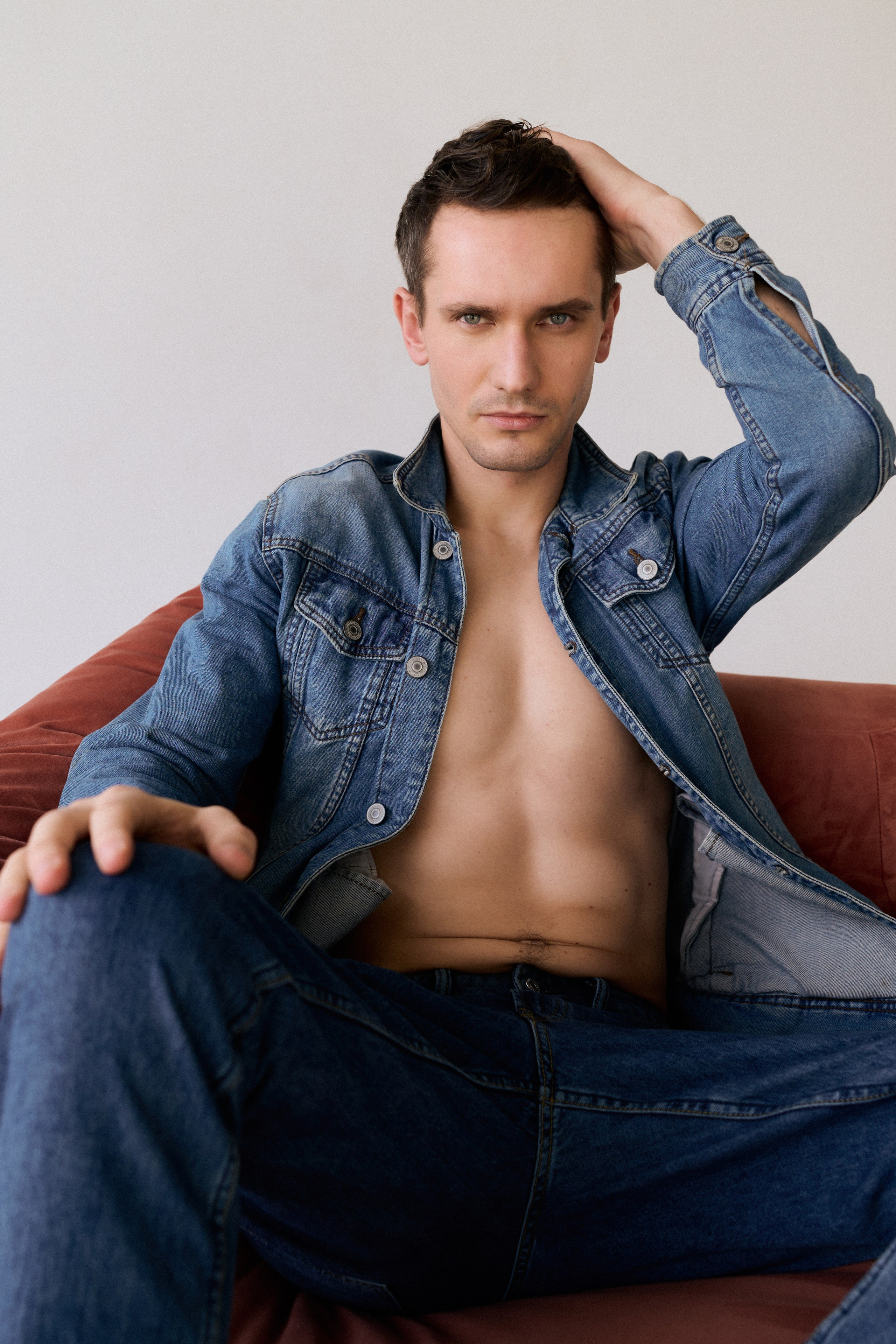 Модель для предметной съемки Евгений id 29 027 С.-Пб| Sale Easy