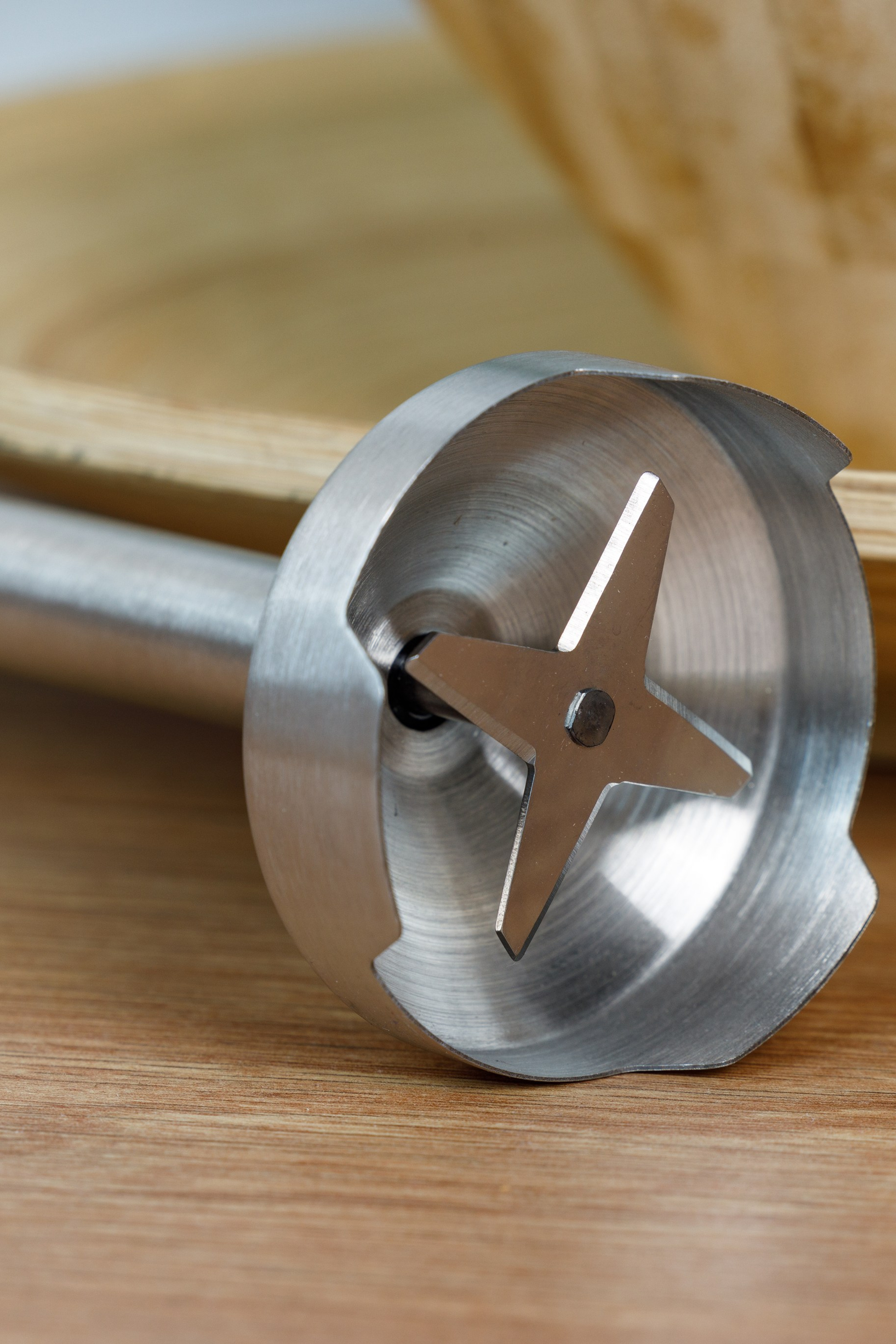 Предметная съемка техники с акцентом на высокую производительность.