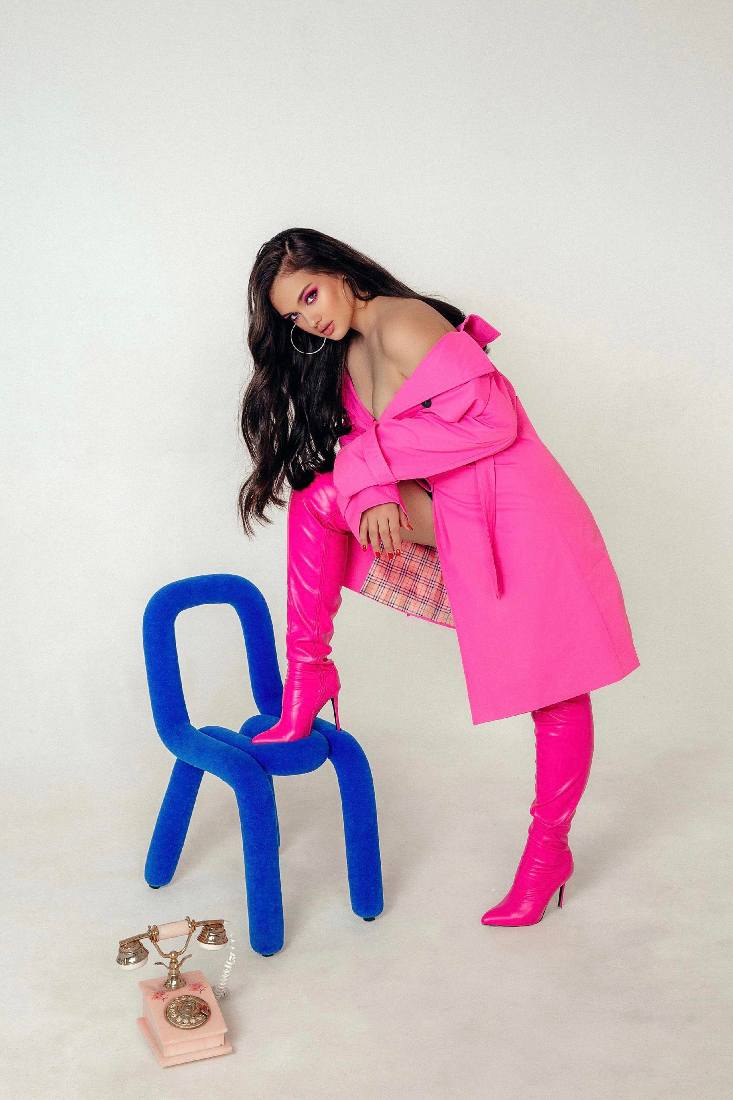 Модель plus size для предметной съемки Елизавета Е. Москва | Sale Easy