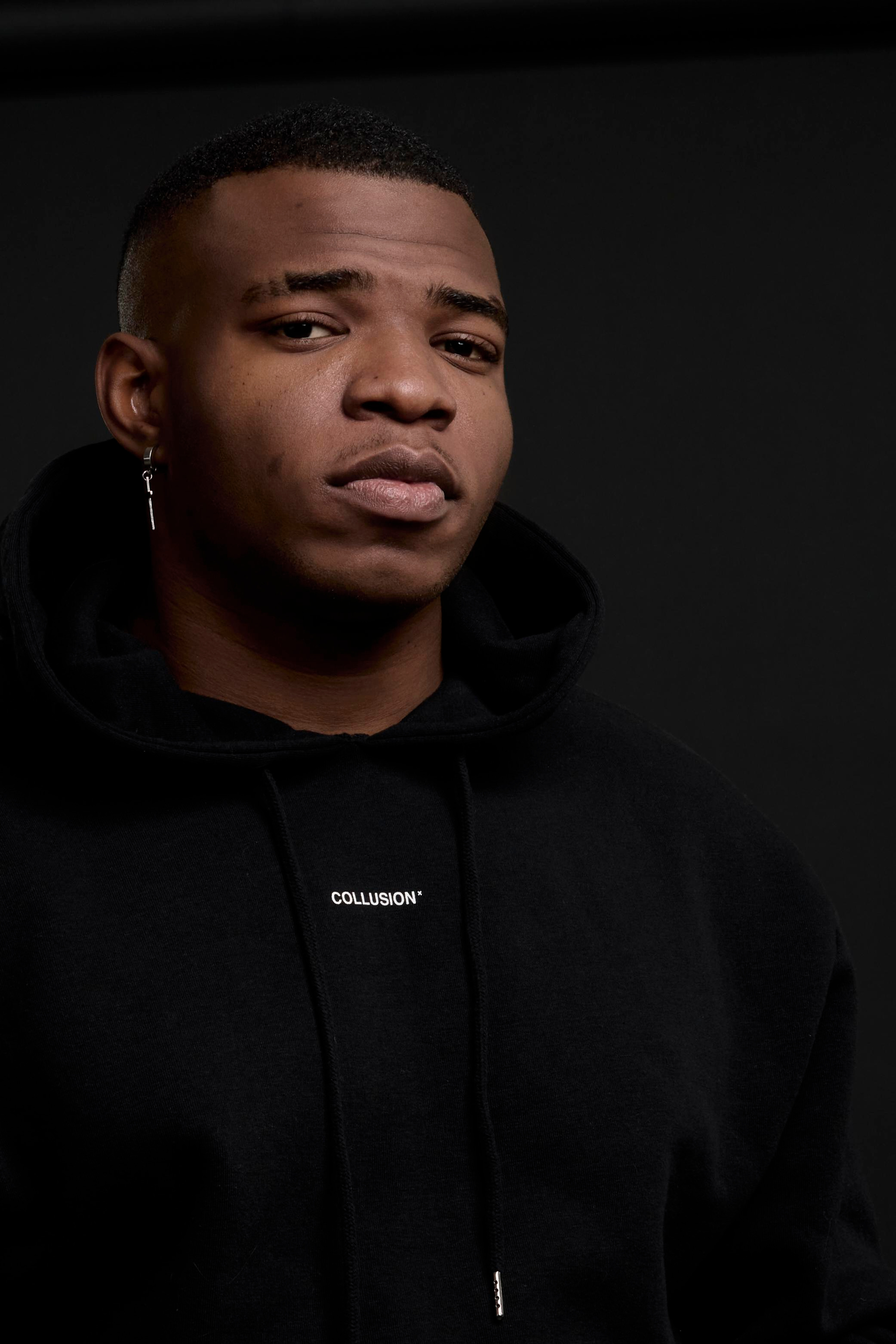 Модель для предметной съемки Нджебайи Ален Даниэль Москва | Sale Easy