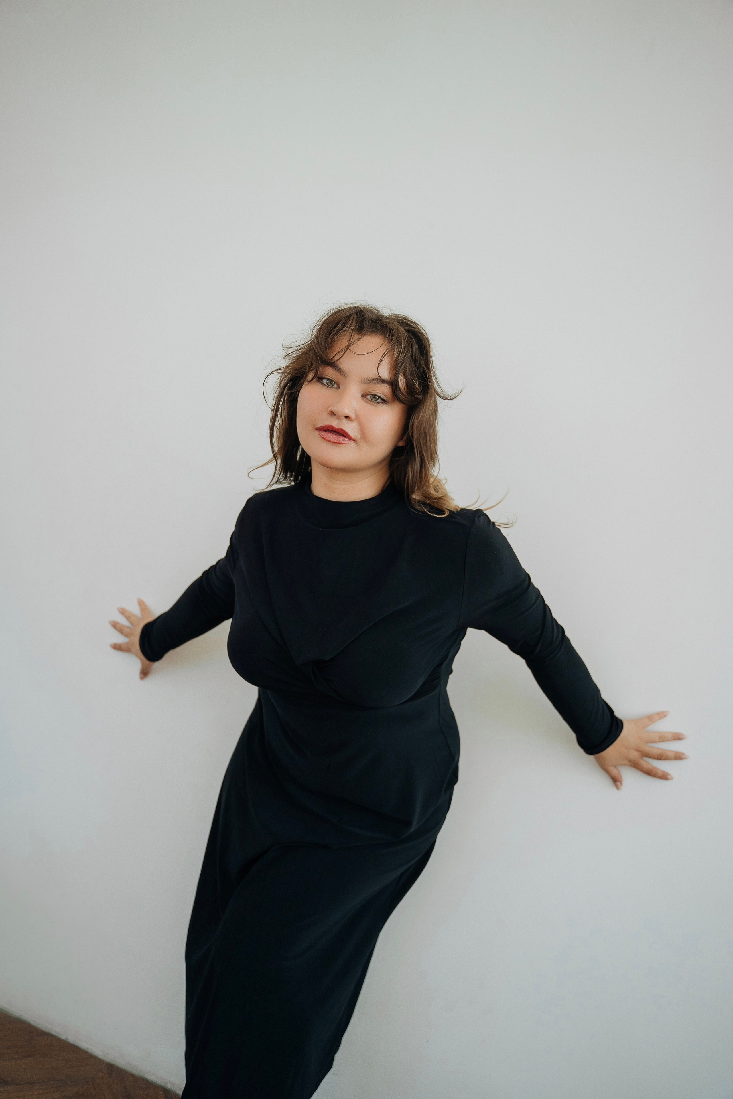 Модель plus size для предметной съемки Илина Москва | Sale Easy