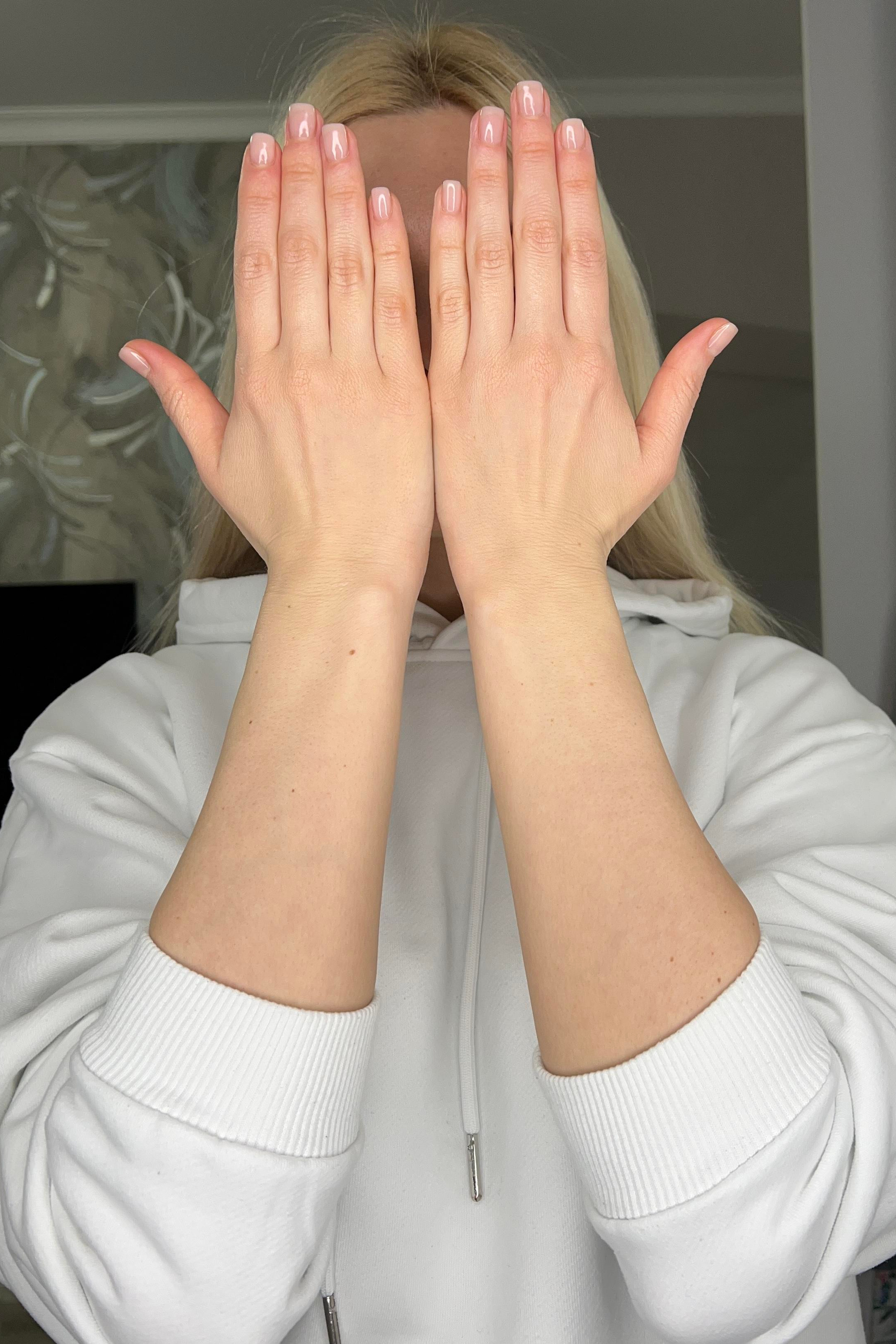 Модель для предметной съемки Кристина В. Москва| Sale Easy