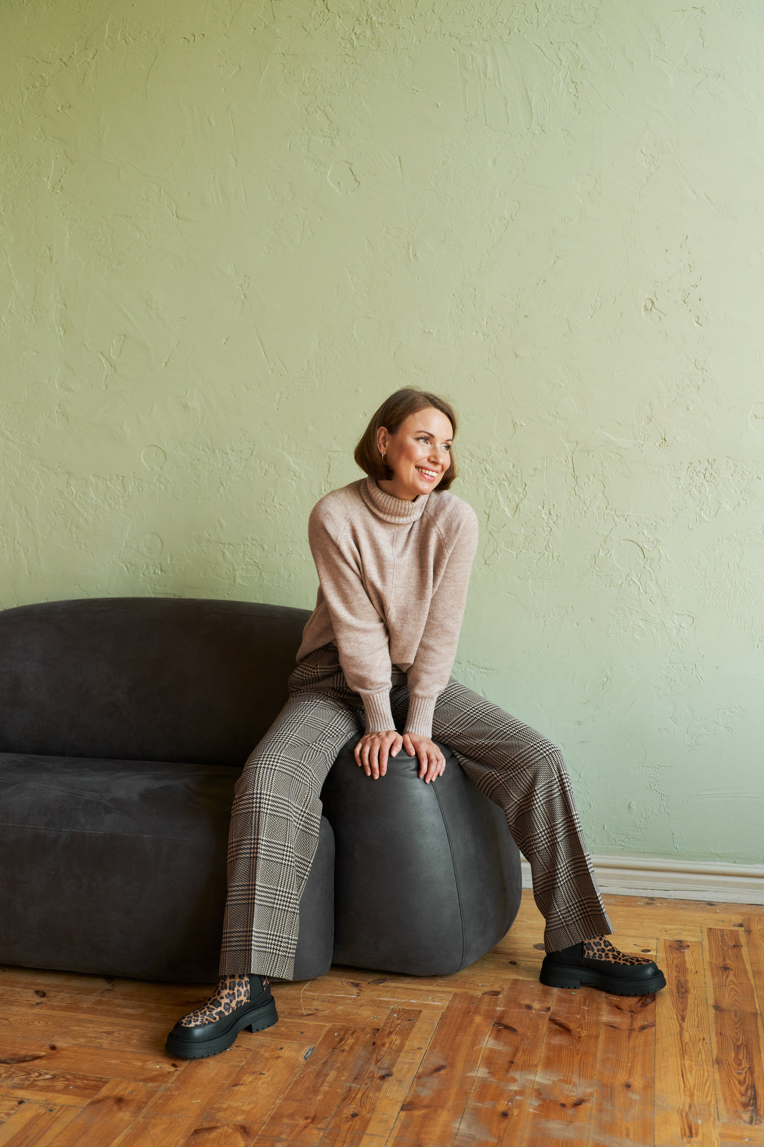 Модель для предметной съемки Надежда С.-Пб| Sale Easy