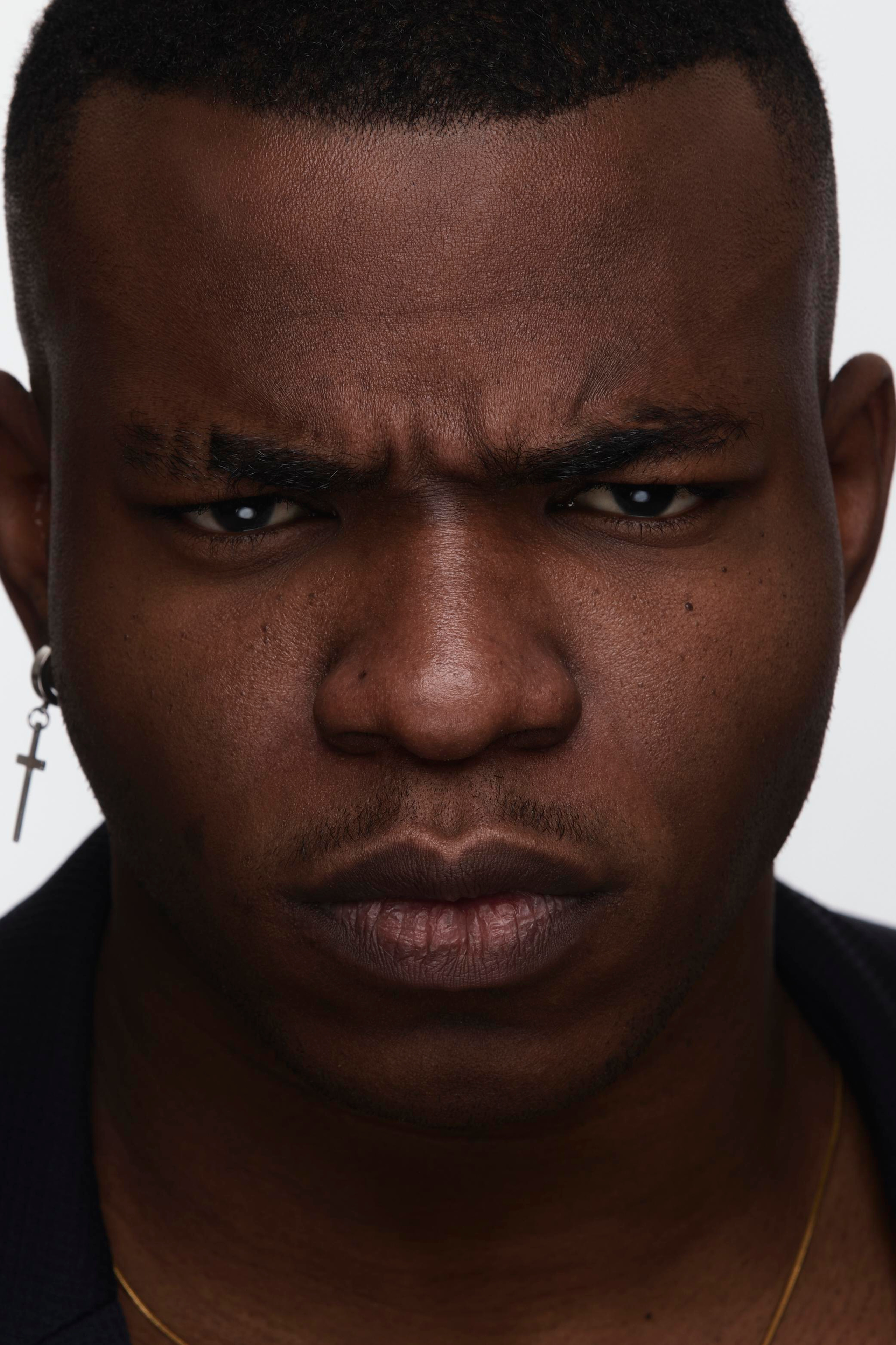 Модель для предметной съемки Нджебайи Ален Даниэль Москва | Sale Easy