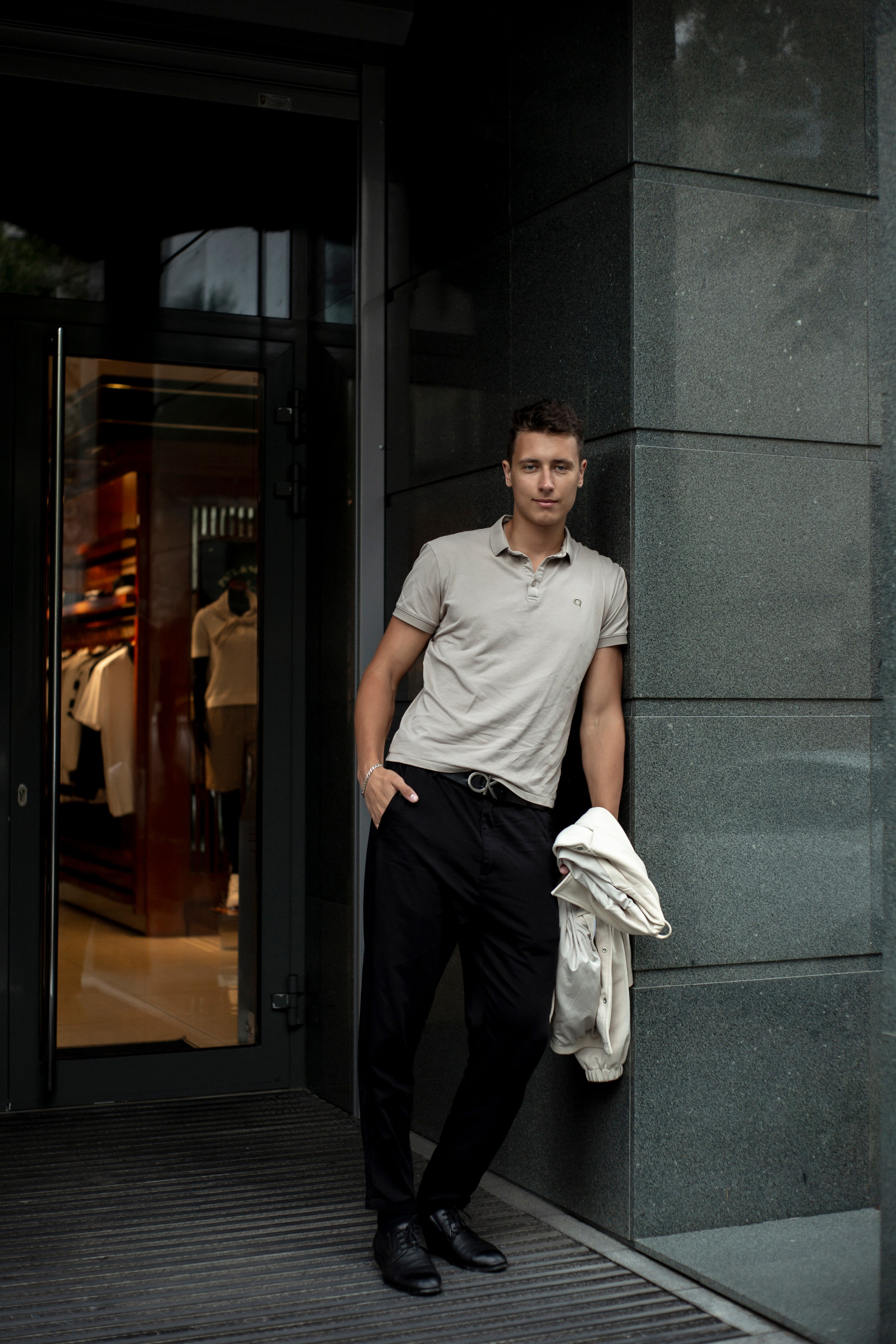 Модель для предметной съемки Эмиль А Казань| Sale Easy