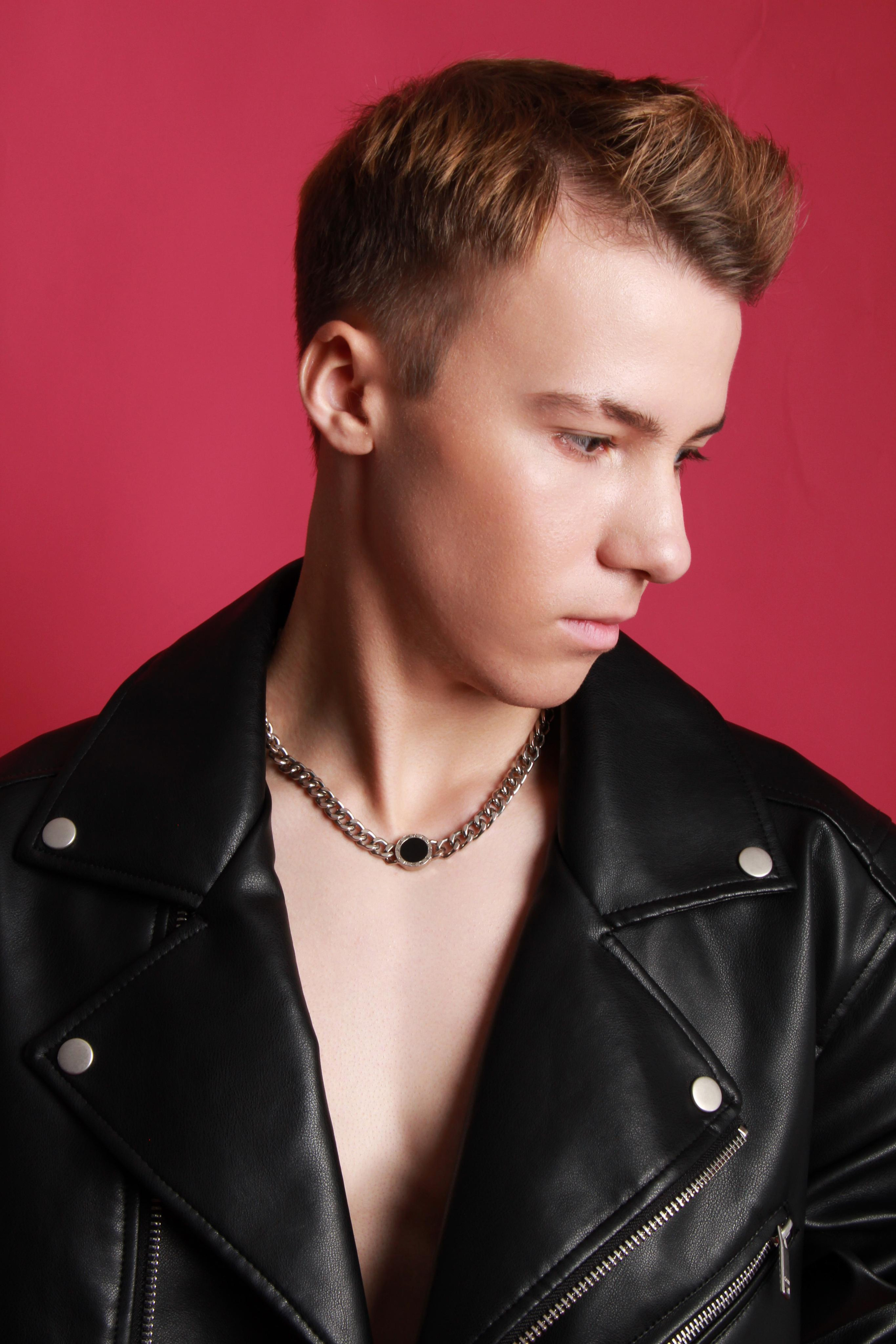 Модель для предметной съемки Руслан Б Новосибирск| Sale Easy