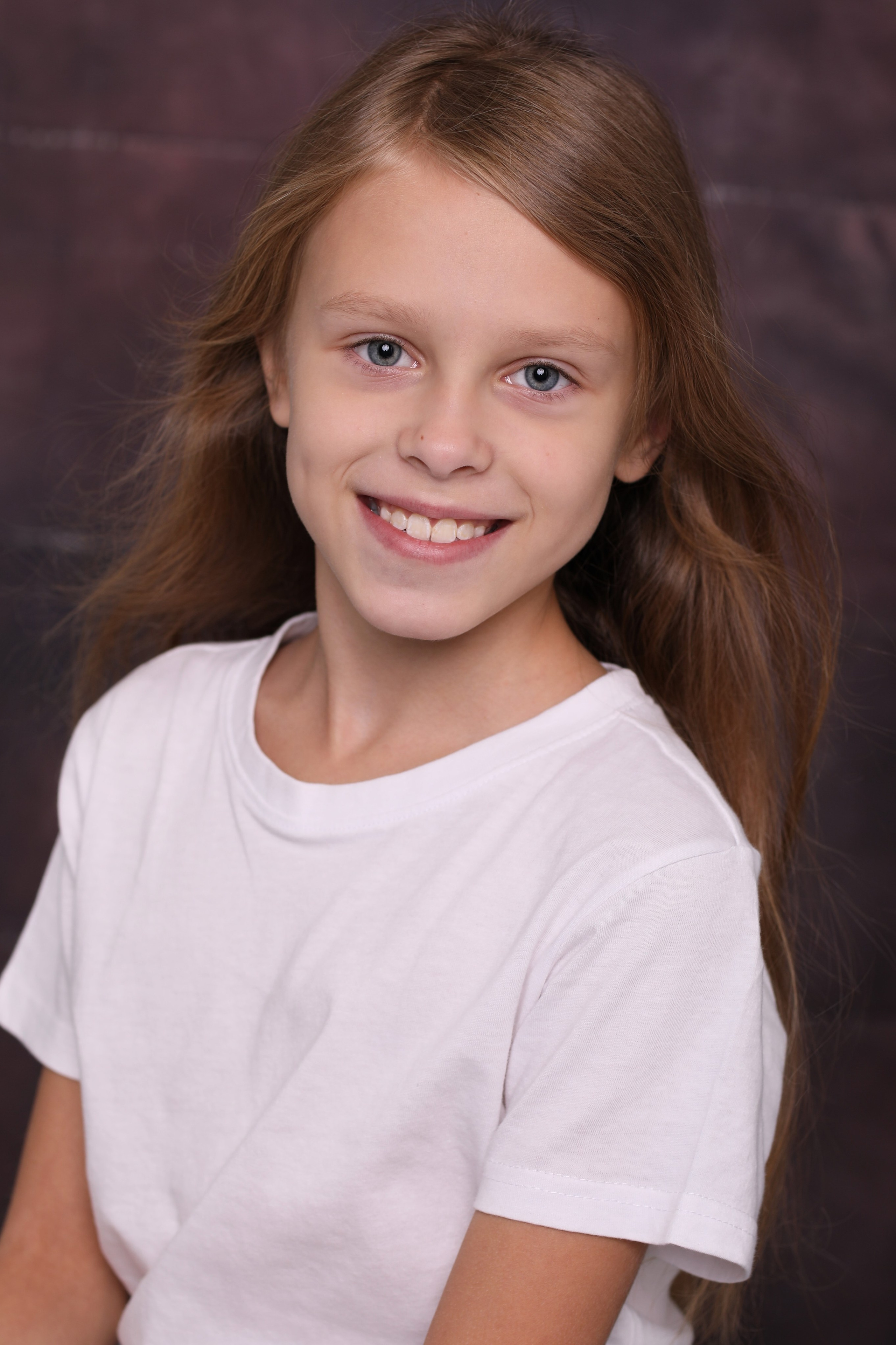 Модель девочка Дарья Ф. для предметной съемки. Новосибирск|Sale Eas