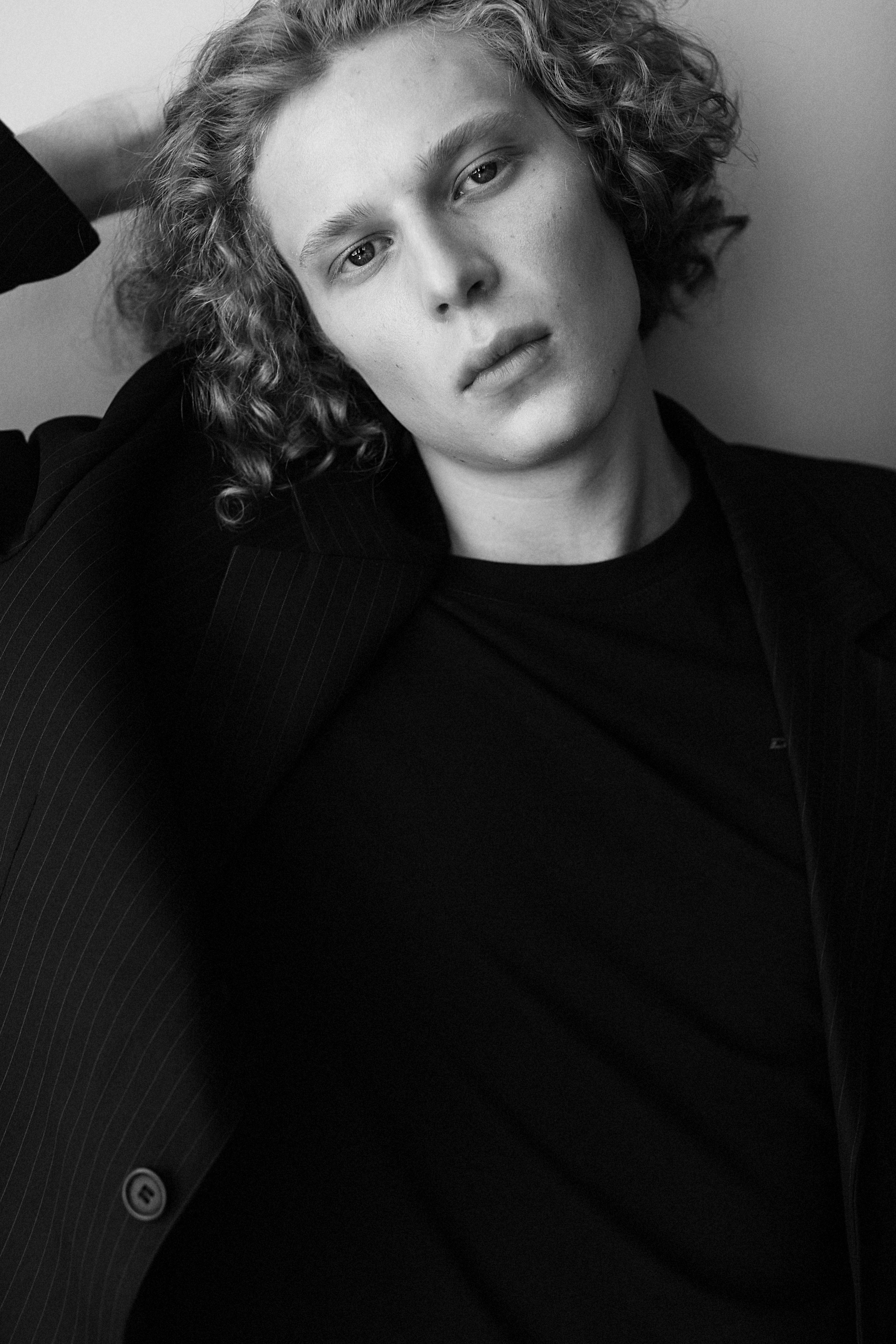 Модель для предметной съемки Арсений Москва | Sale Easy