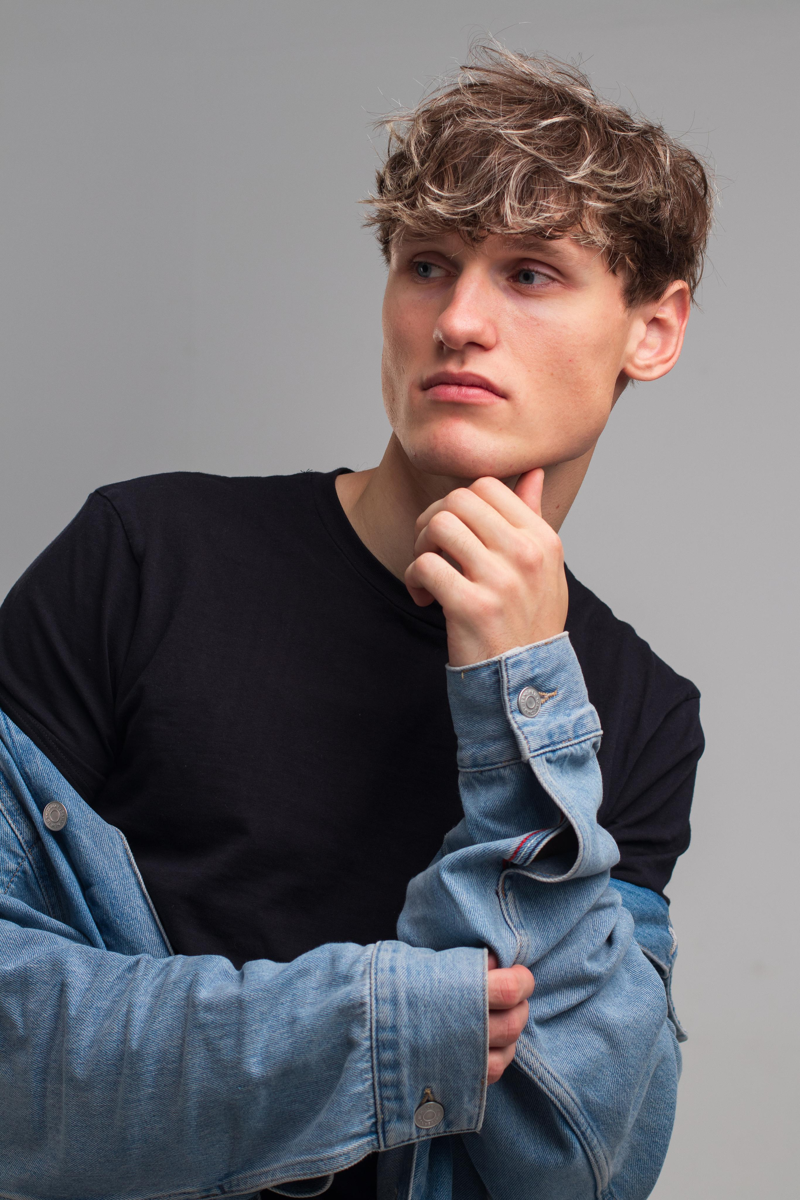 Модель для предметной съемки Илья АА Москва | Sale Easy