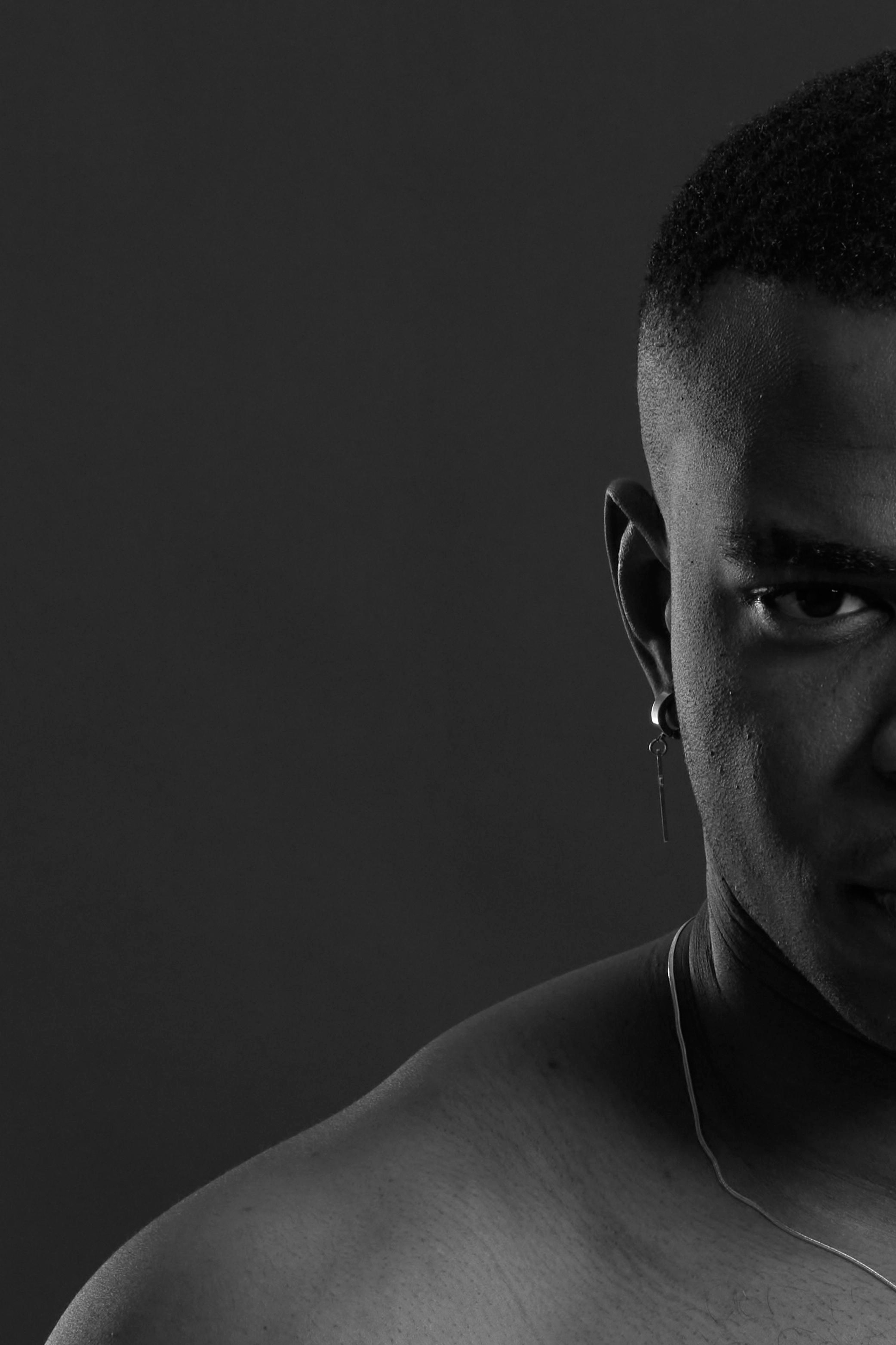 Модель для предметной съемки Нджебайи Ален Даниэль Москва | Sale Easy