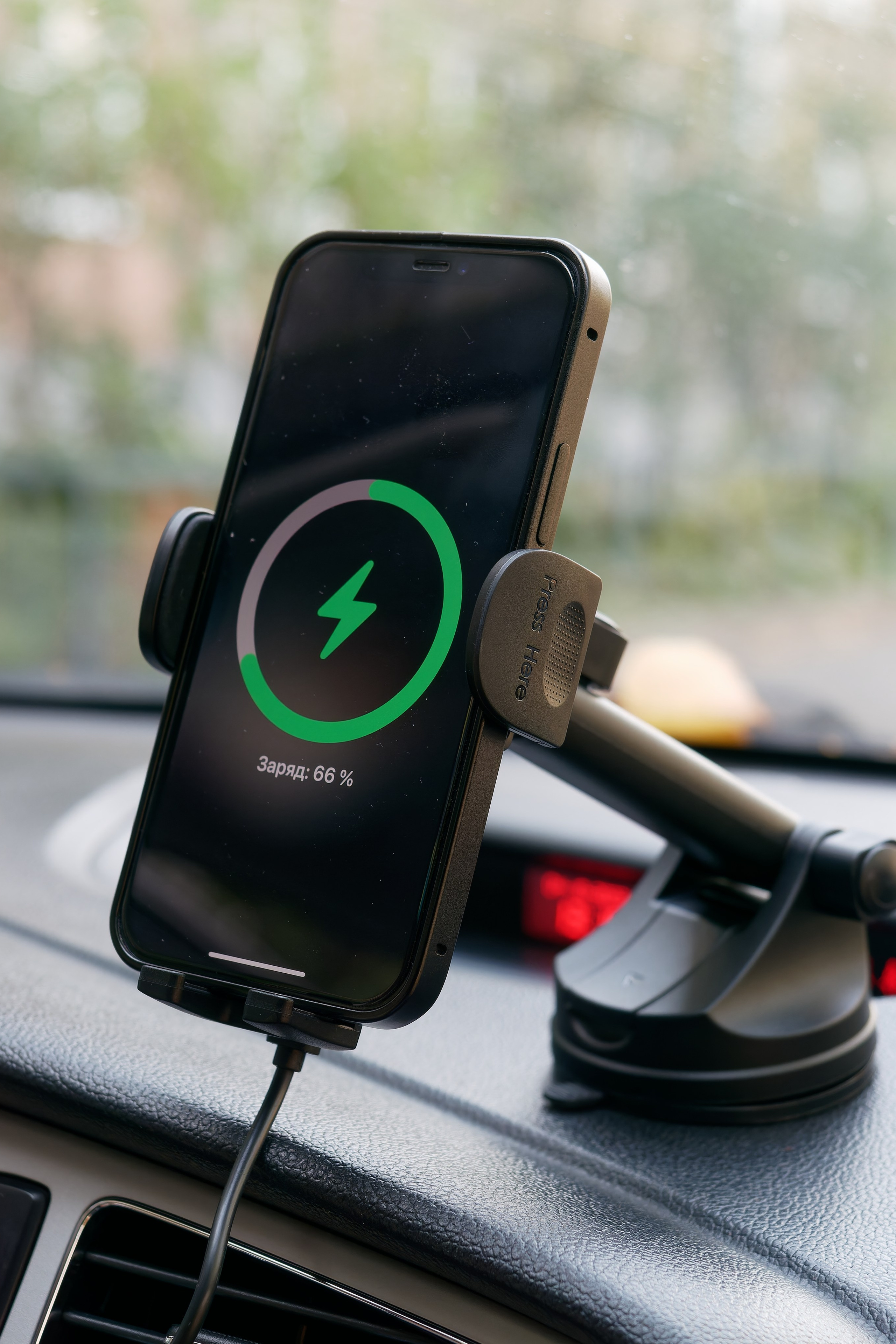 Предметная съемка автотоваров, подчеркивающая детали и качество материалов.