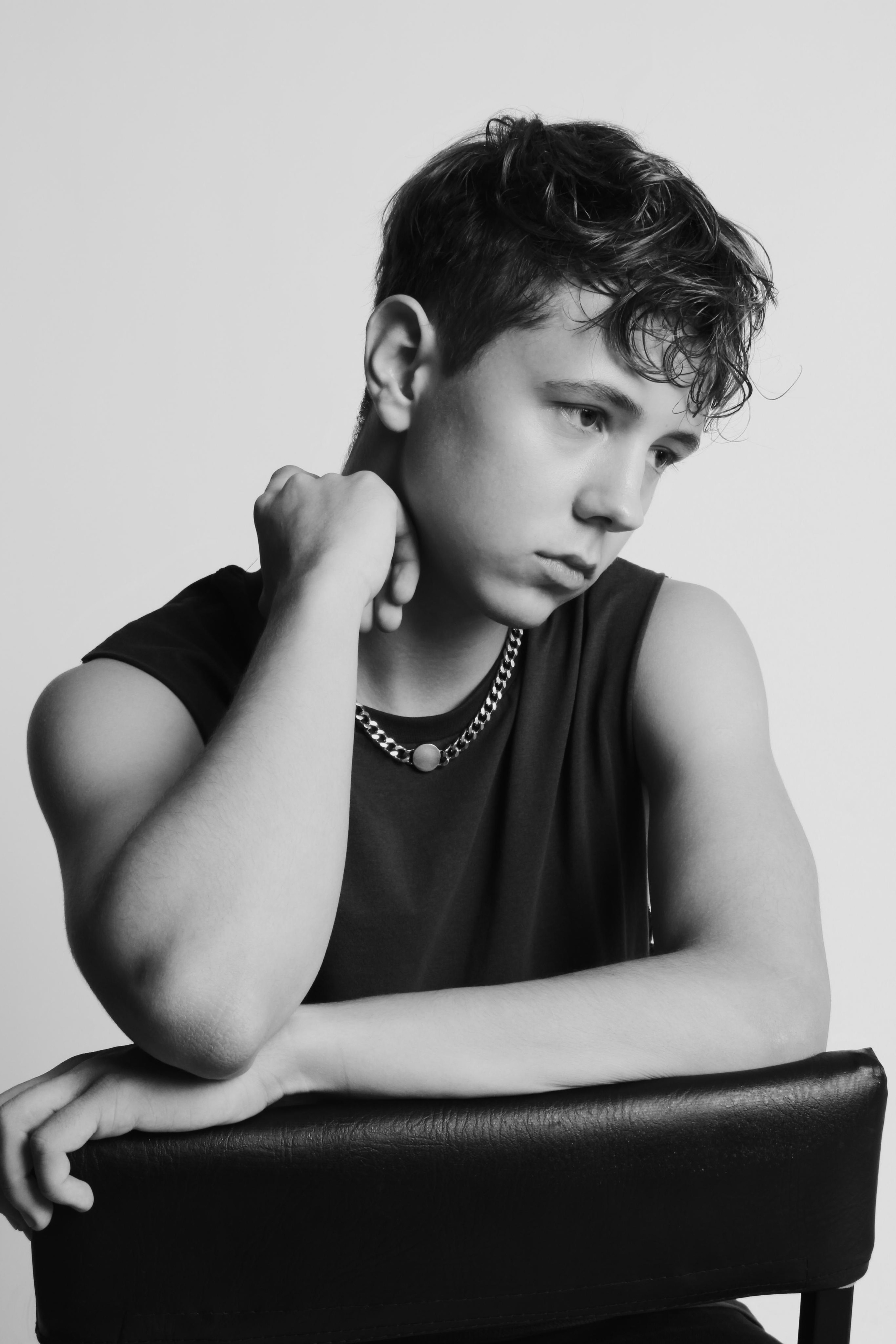 Модель для предметной съемки Даниил Д Новосибирск| Sale Easy