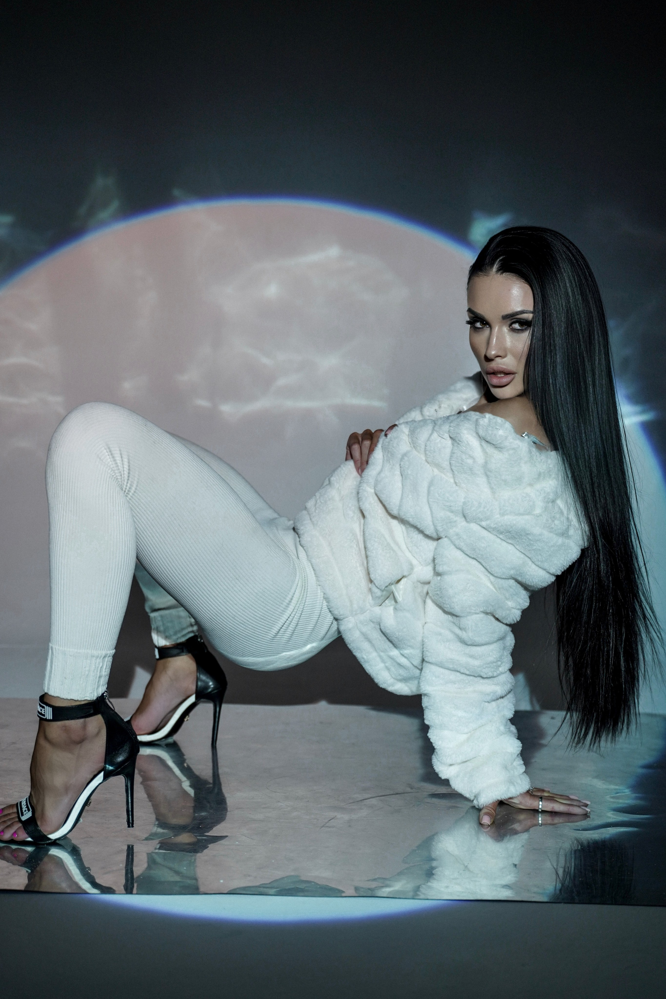 Модель для предметной съемки Яна Н.Н.| Sale Easy