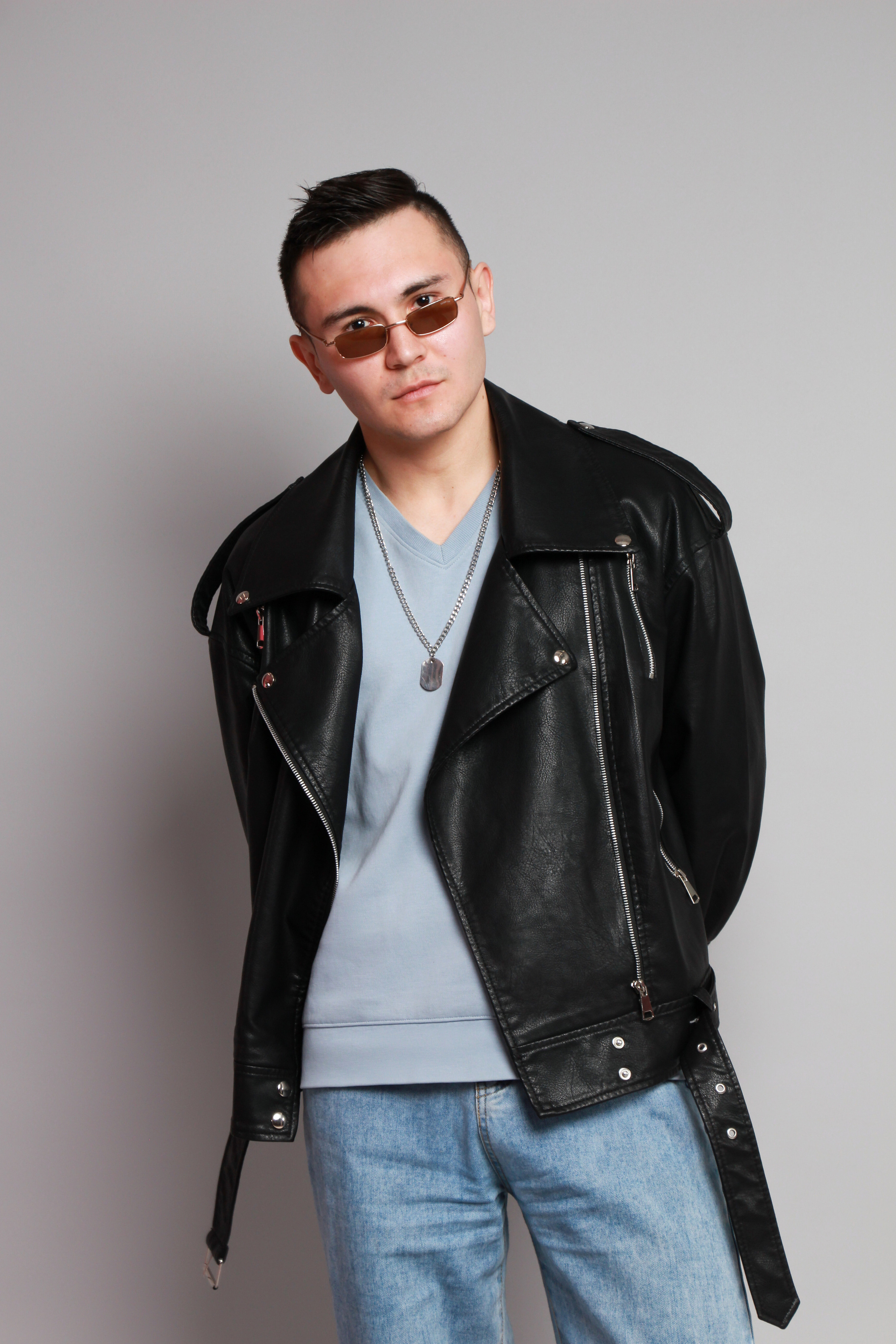 Модель для предметной съемки Айдар Новосибирск| Sale Easy