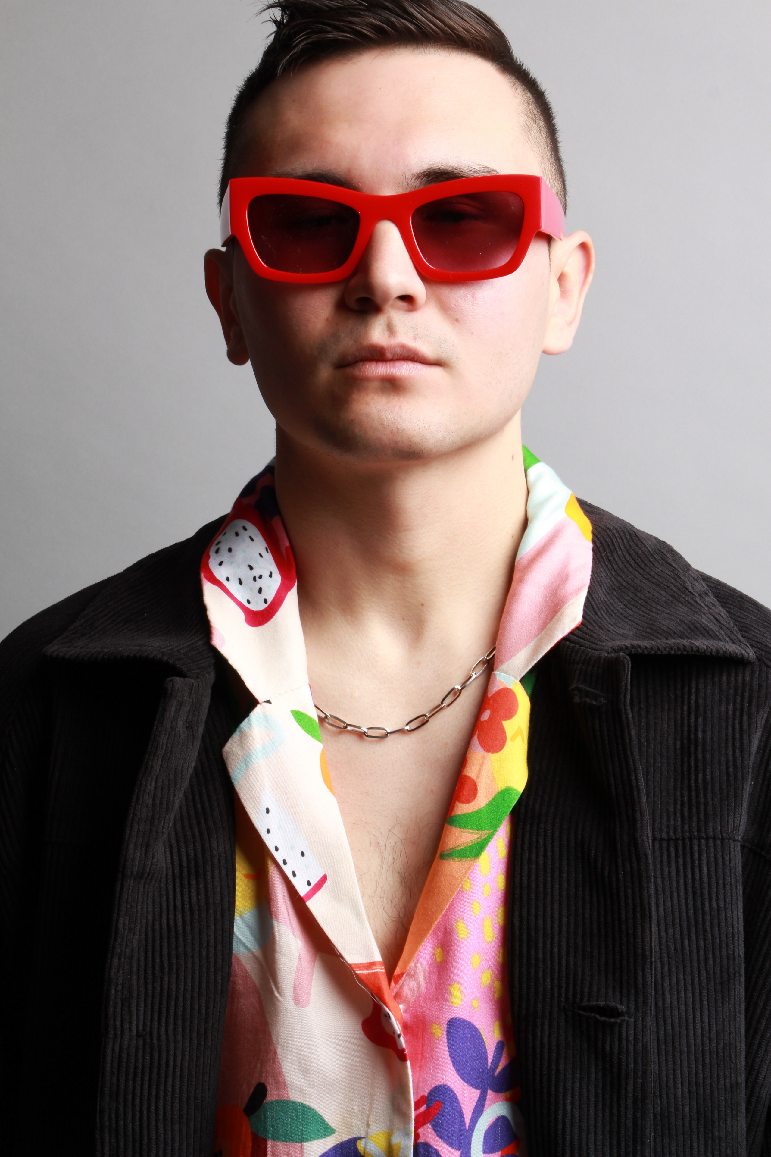 Модель для предметной съемки Айдар Новосибирск| Sale Easy