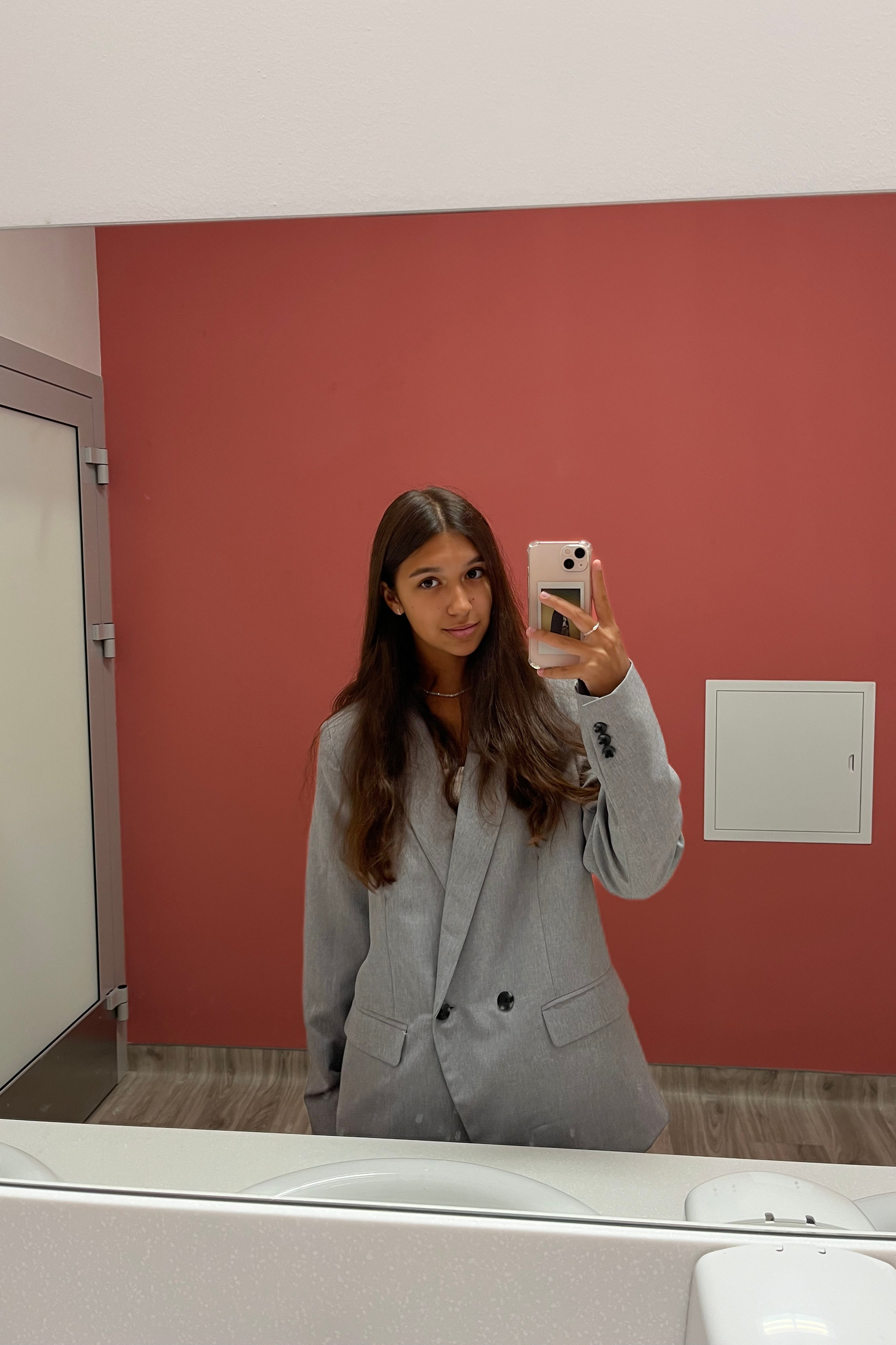 Модель для предметной съемки Джамиля Казань| Sale Easy