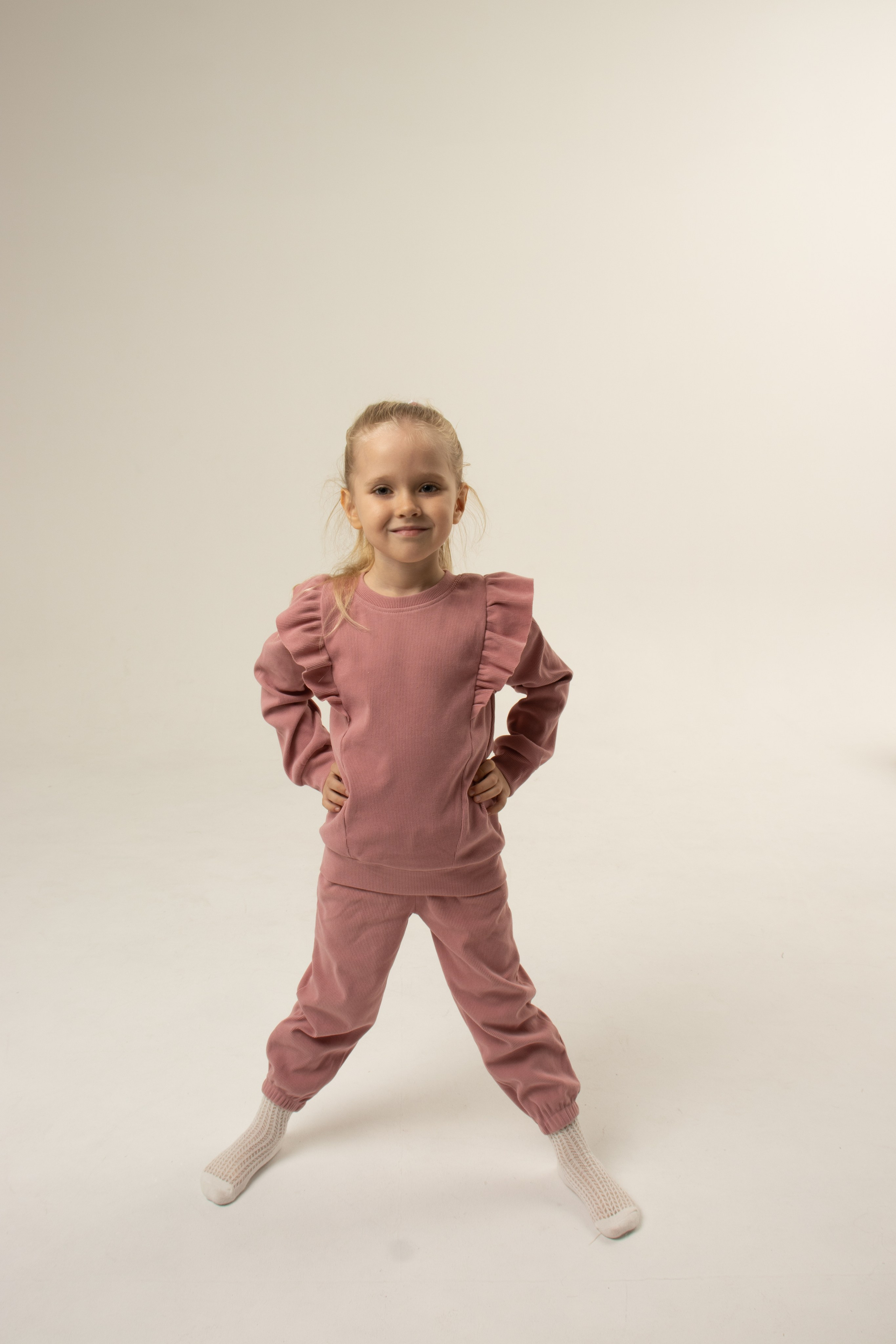 Модель для предметной съемки девочка Василиса В. С.-Пб| Sale Easy