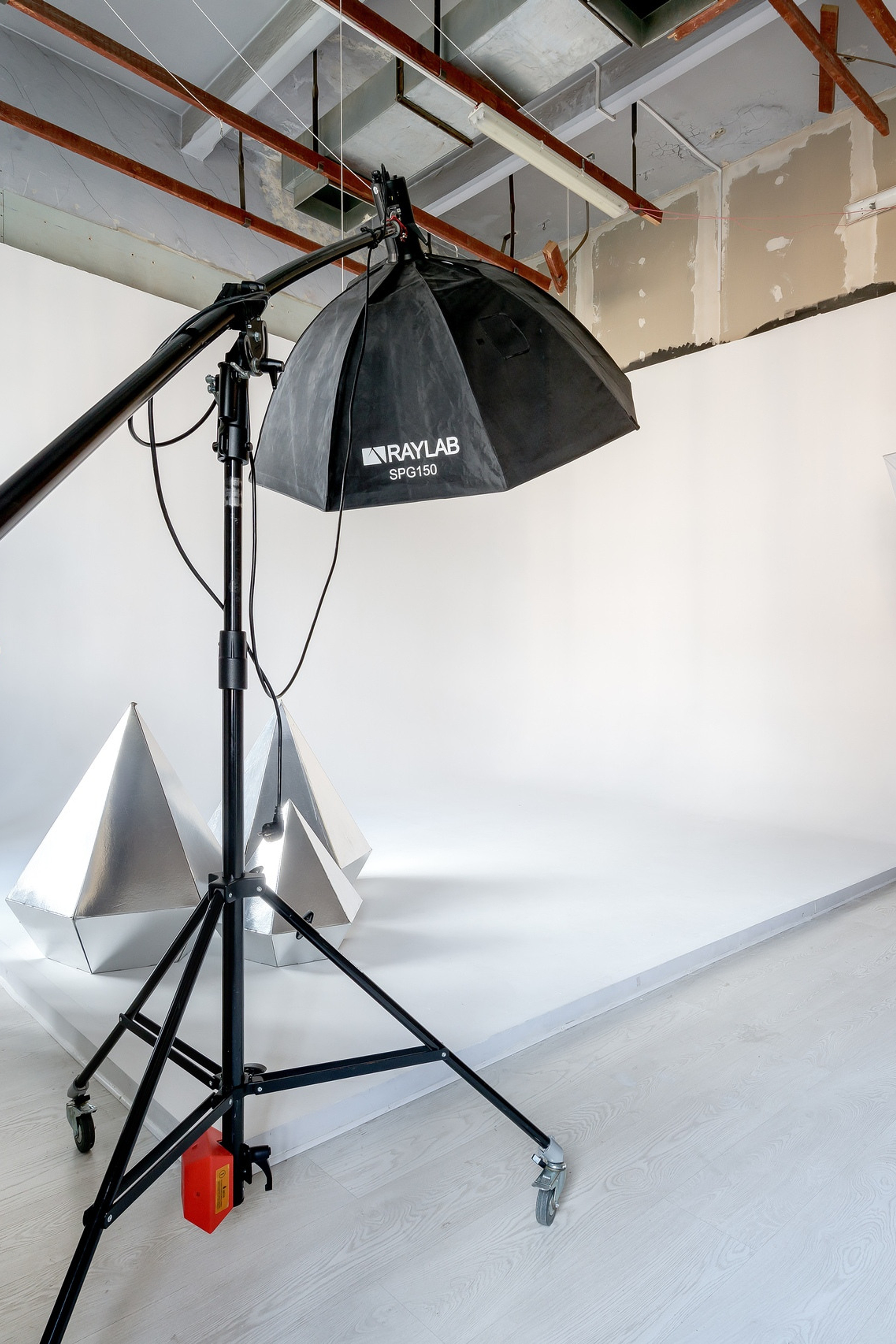 Студия PROSVET — зал Fashion для предм. съемки С.-Пб|Sale Easy