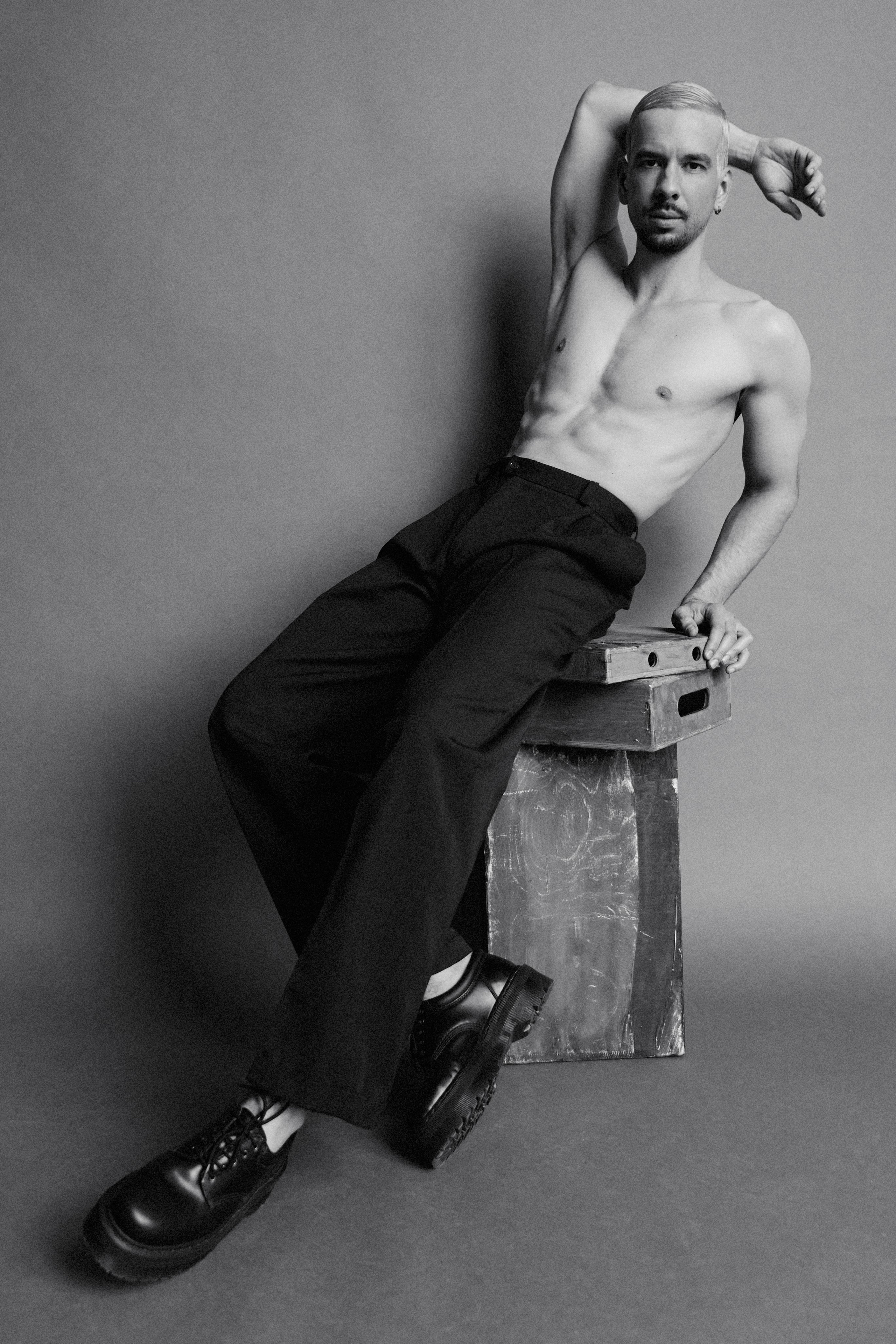 Модель для предметной съемки Фил Москва | Sale Easy