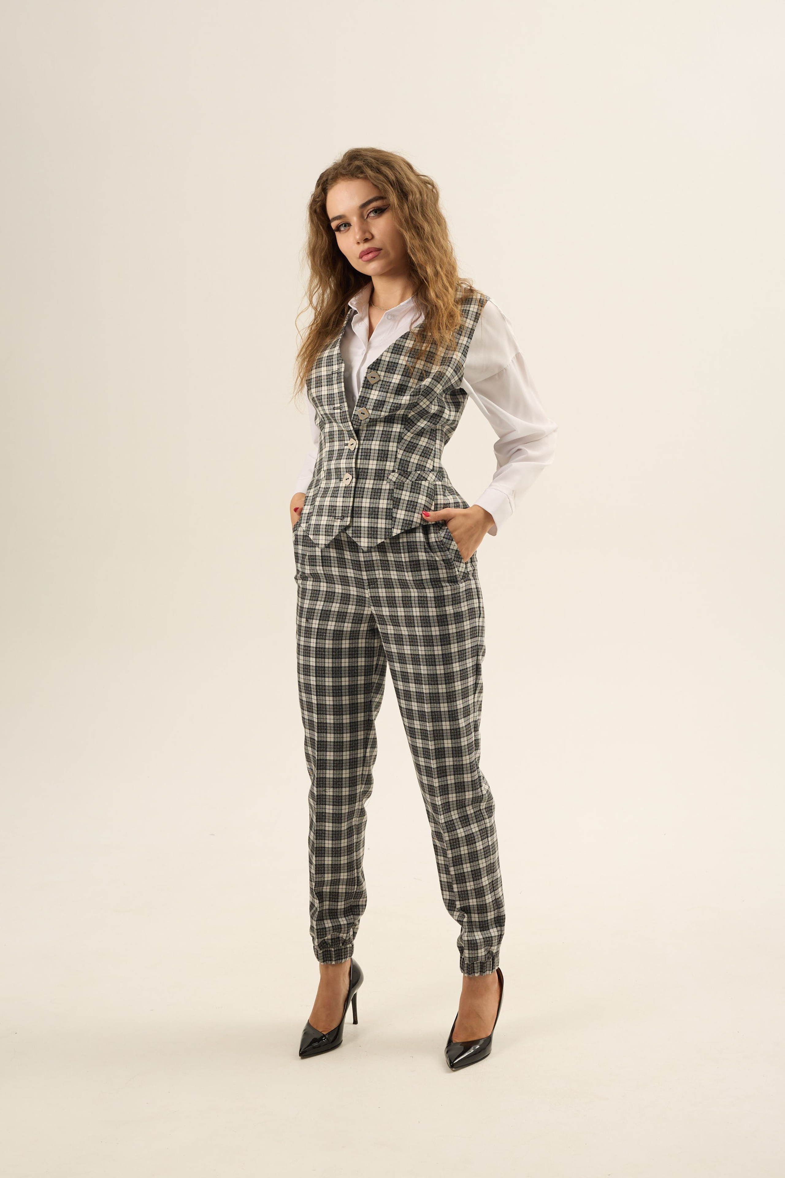 Модель для предметной съемки Карина Ж. Москва| Sale Easy