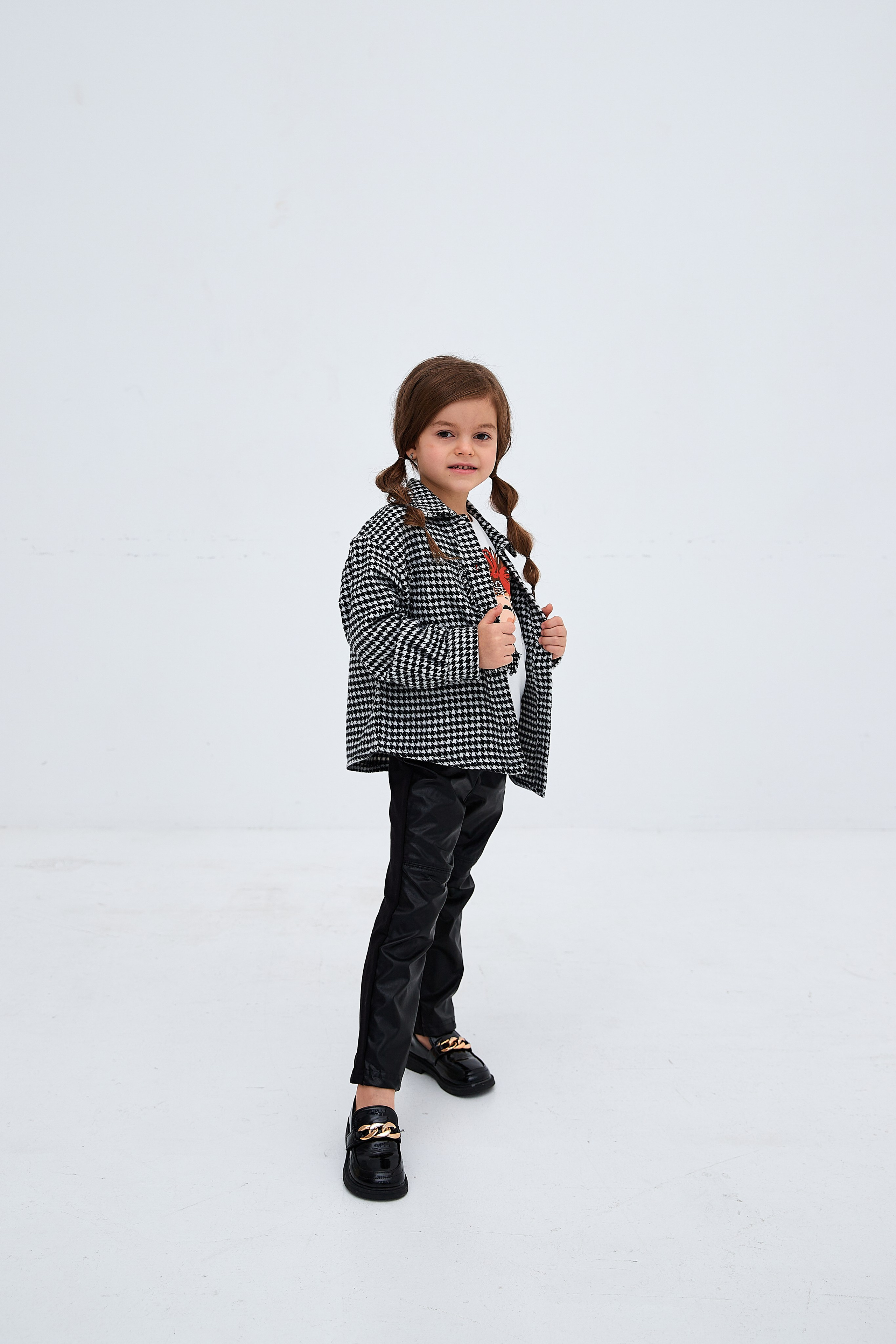 Модель для предметной съемки Милана В. Н.Н.| Sale Easy