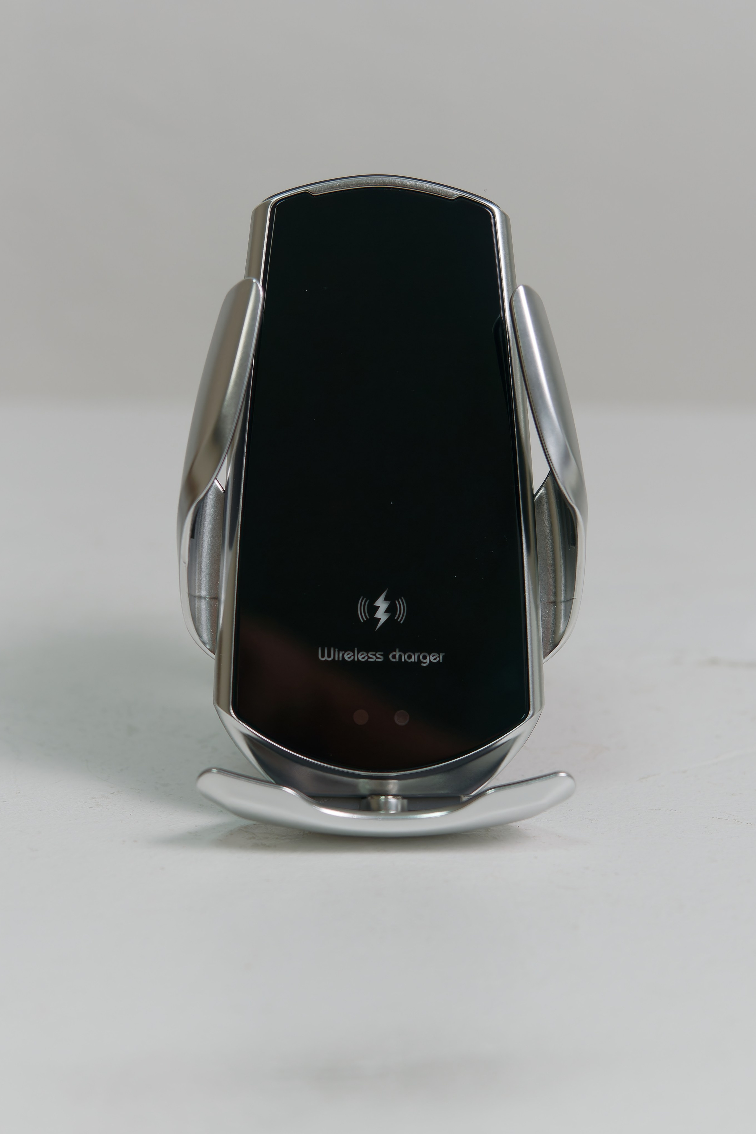 Предметная съемка автотоваров, акцентирующая внимание на надежности и дизайне.