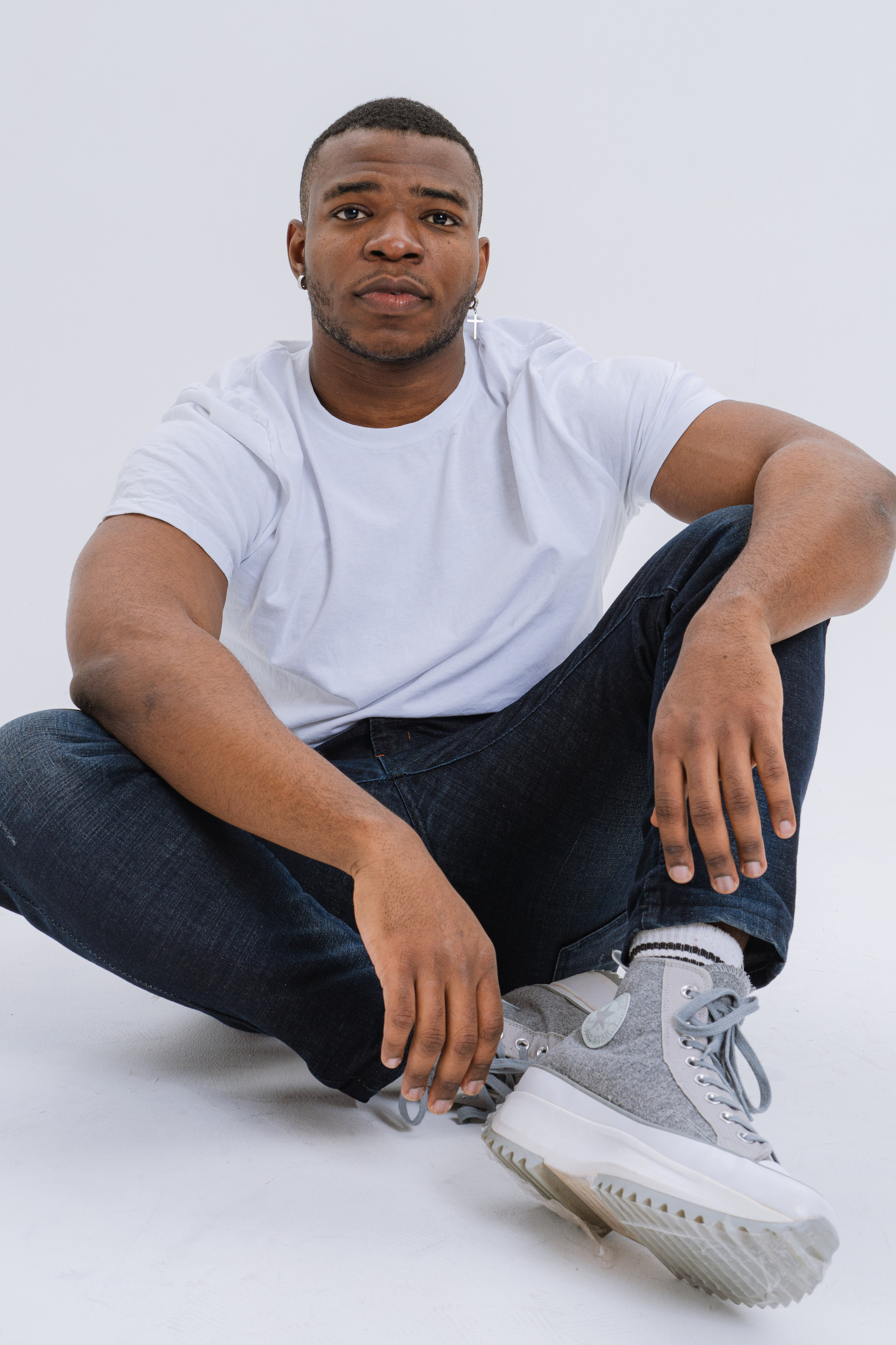 Модель для предметной съемки Нджебайи Ален Даниэль Москва | Sale Easy