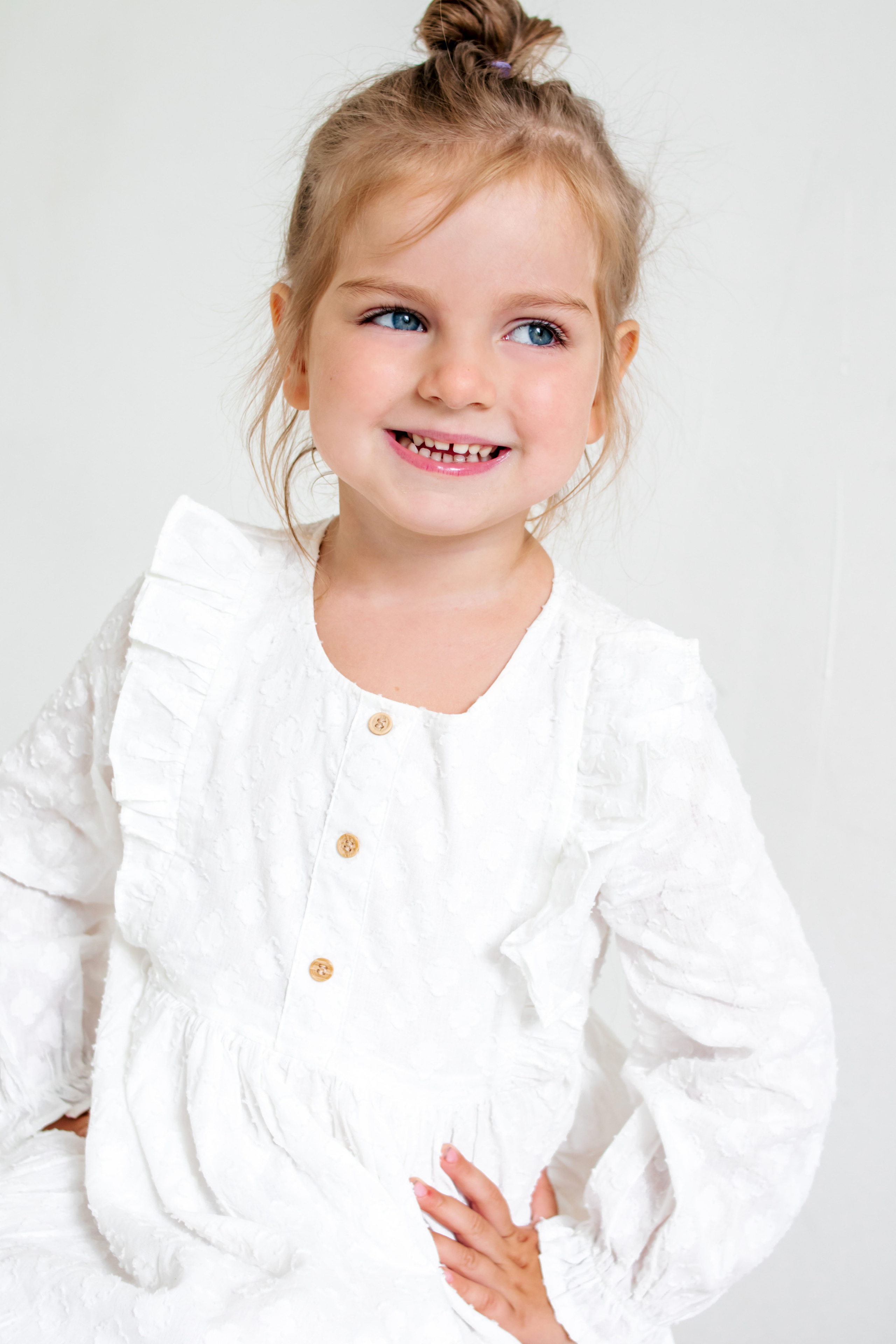 Модель девочка для предметной съемки  Мила Сочи| Sale Easy