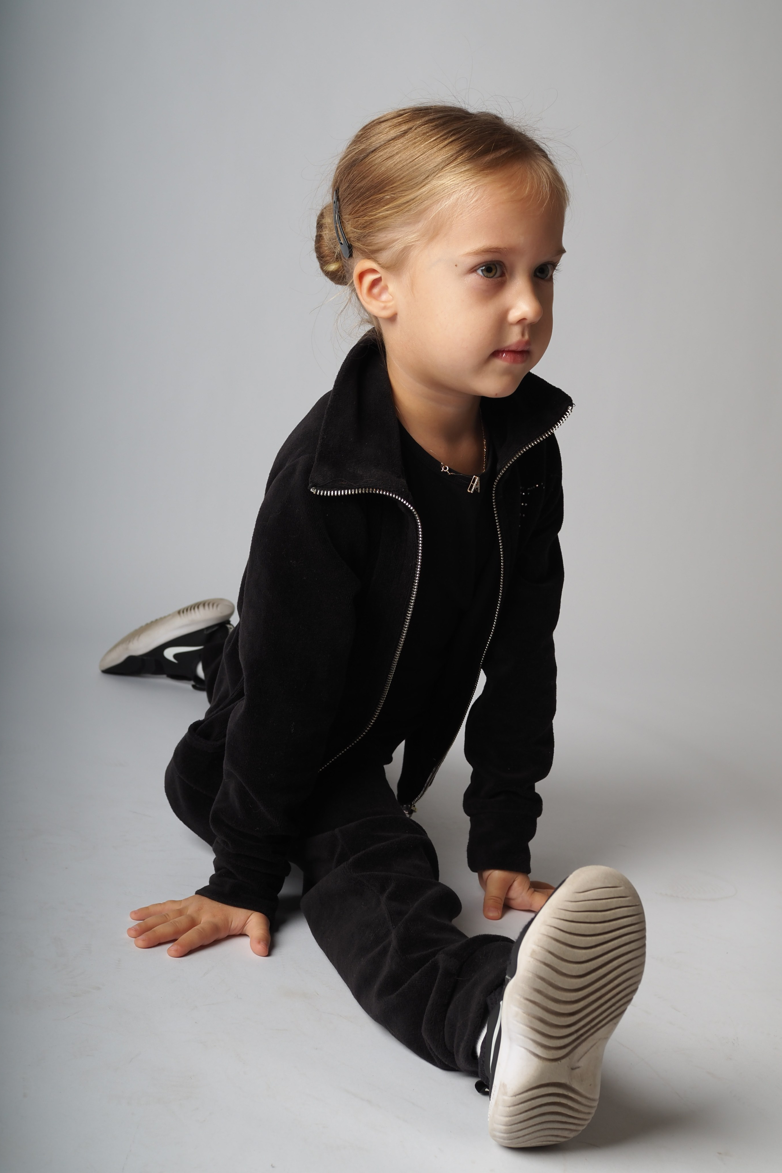 Модель для предметной съемки Алиса С. Н.Н.| Sale Easy