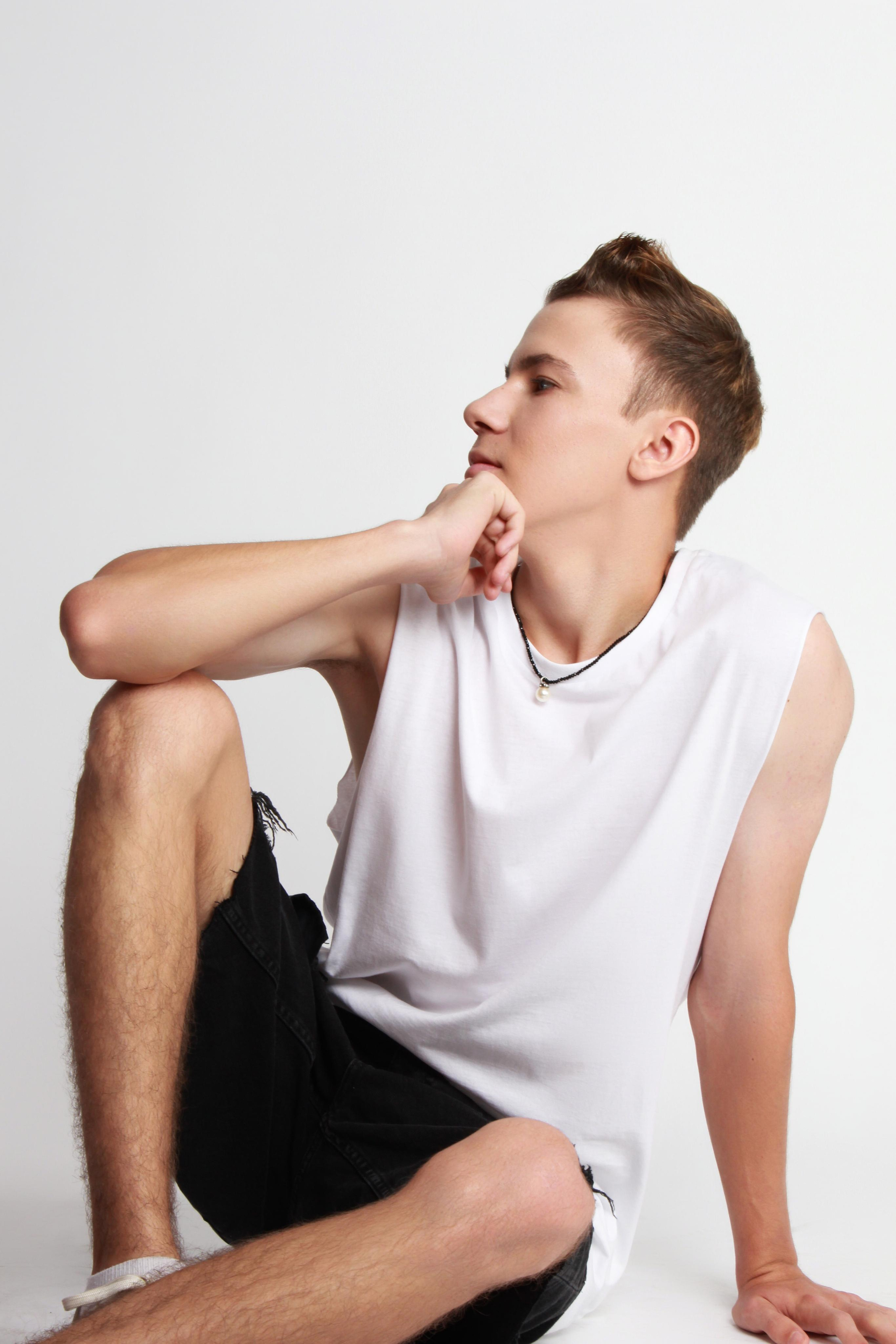 Модель для предметной съемки Руслан Б Новосибирск| Sale Easy