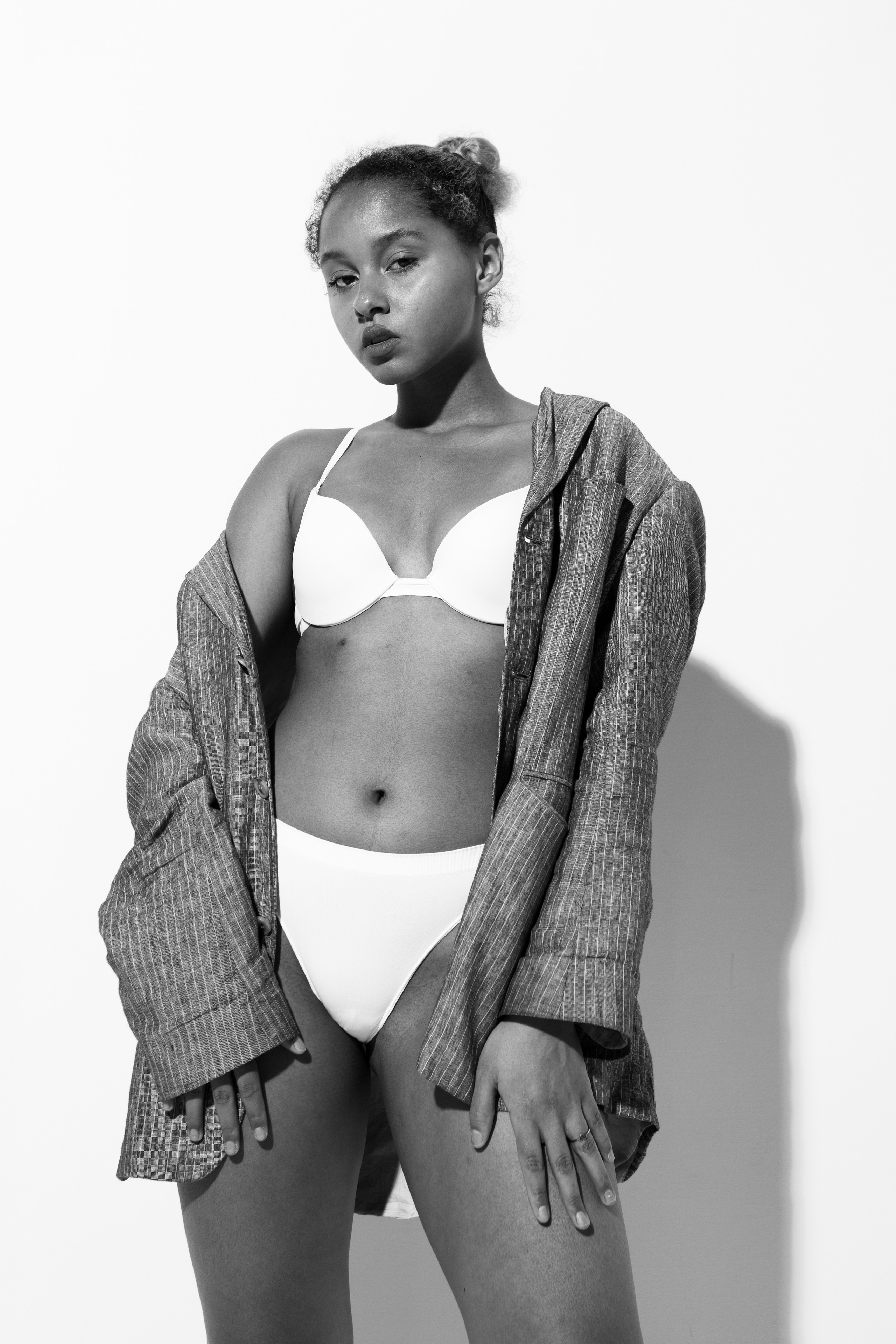 Модель для предметной съемки Нгема Элулалия Москва| Sale Easy