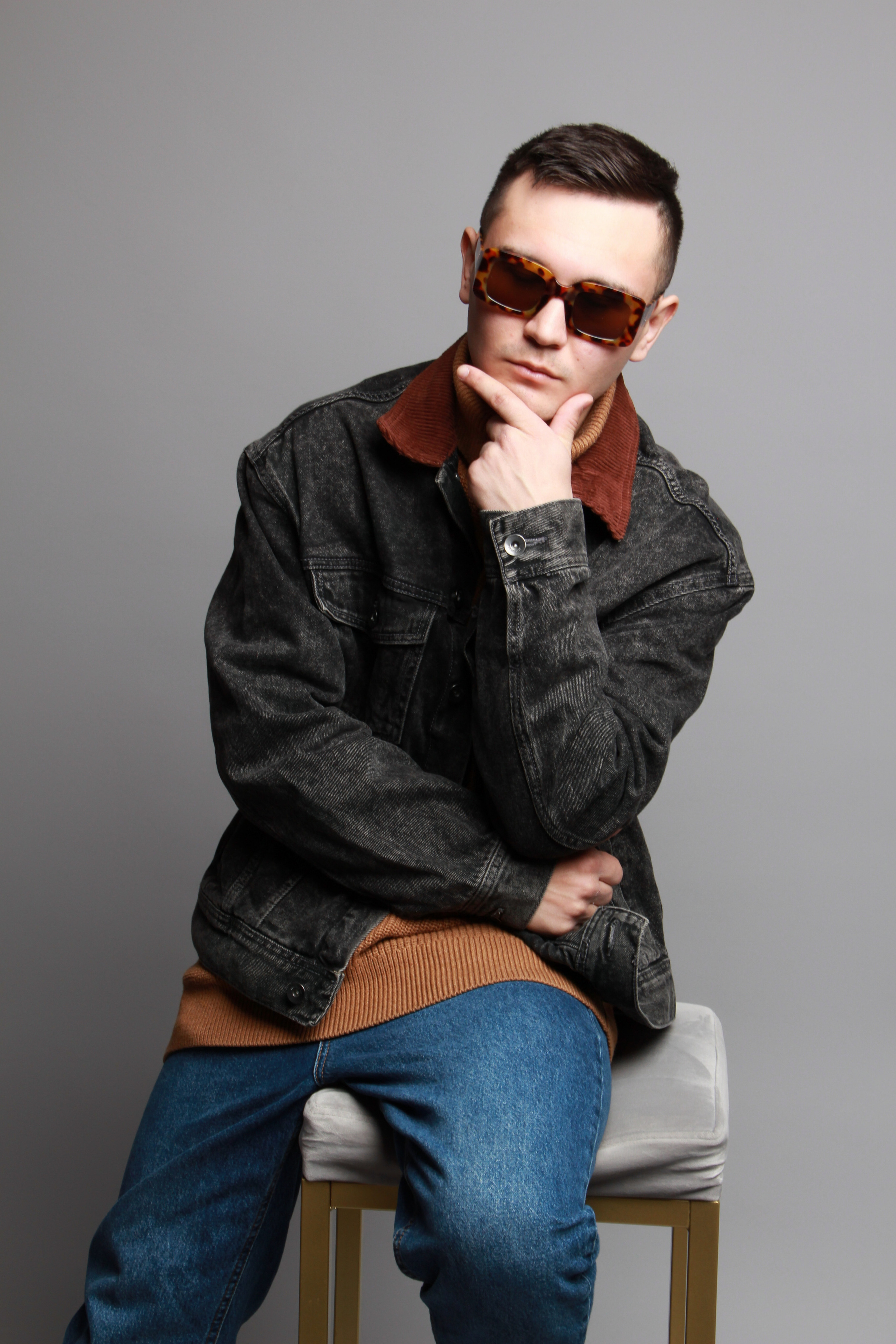 Модель для предметной съемки Айдар Новосибирск| Sale Easy