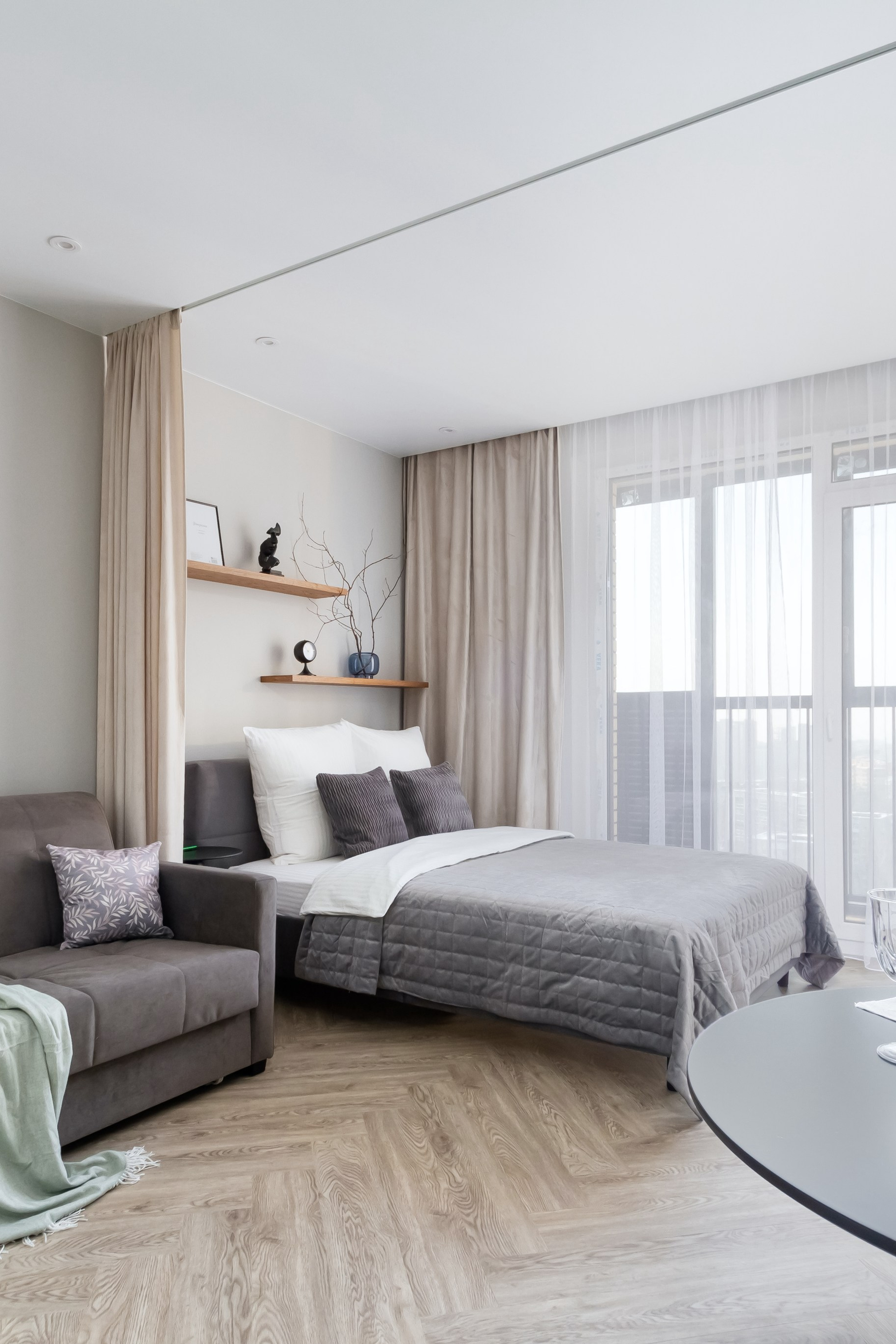 Две студии на Красном