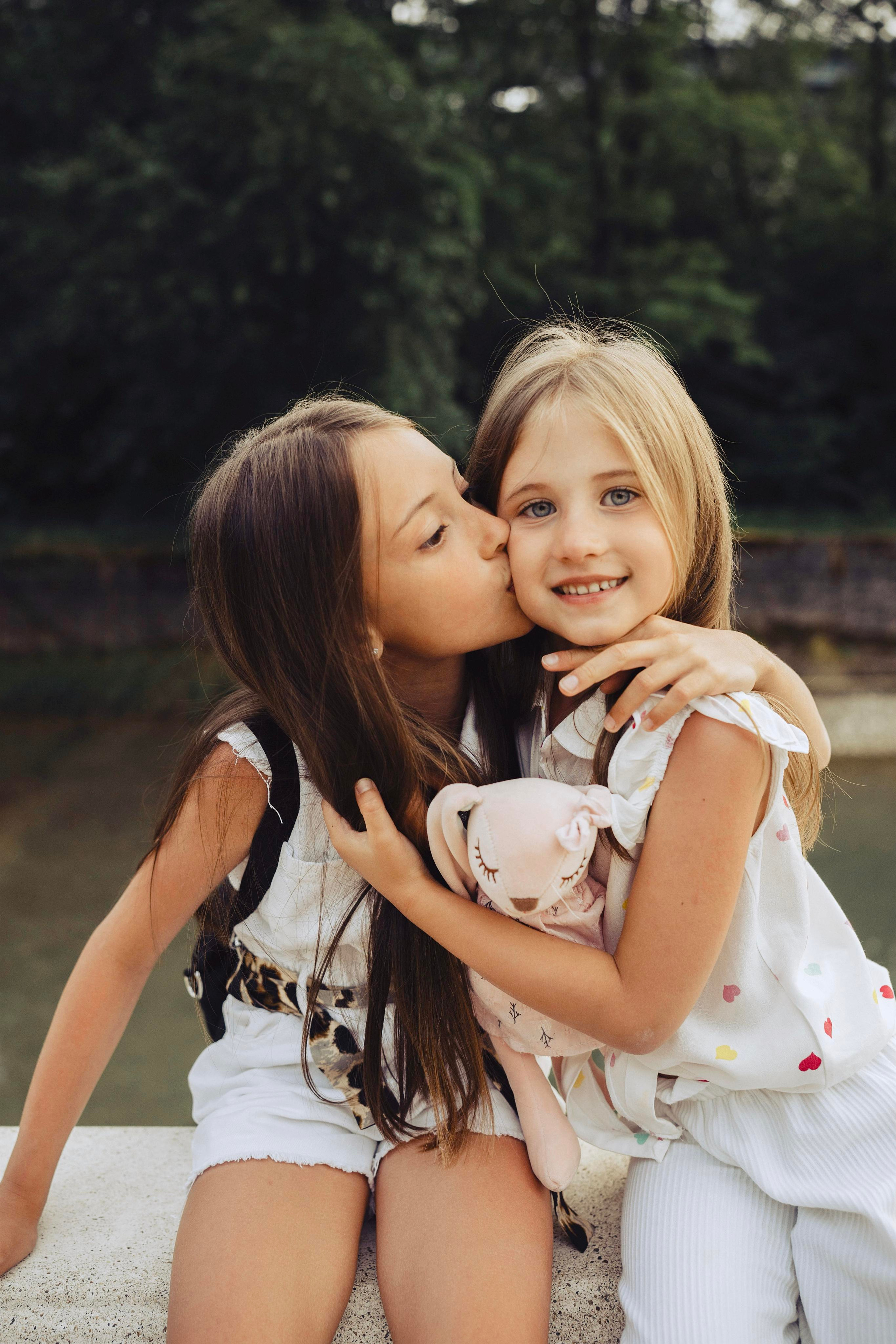 Михаил, Дарья, Варвара, Софья и Майя прогулка