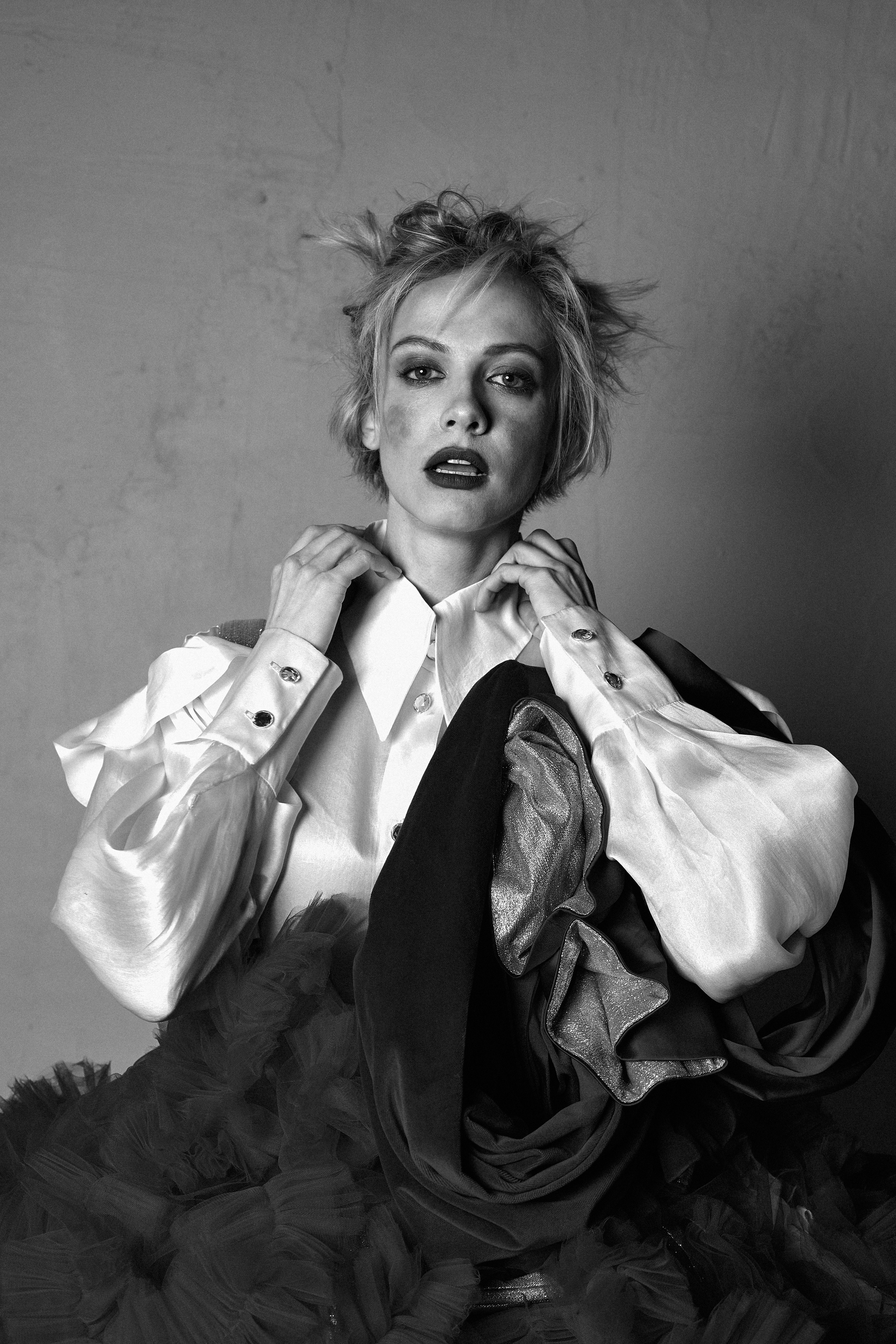 ПОЛИНА МАКСИМОВА «САМОИРОНИЯ». Портретный фотограф и актерское портфолио в Москве Оксана Кузь