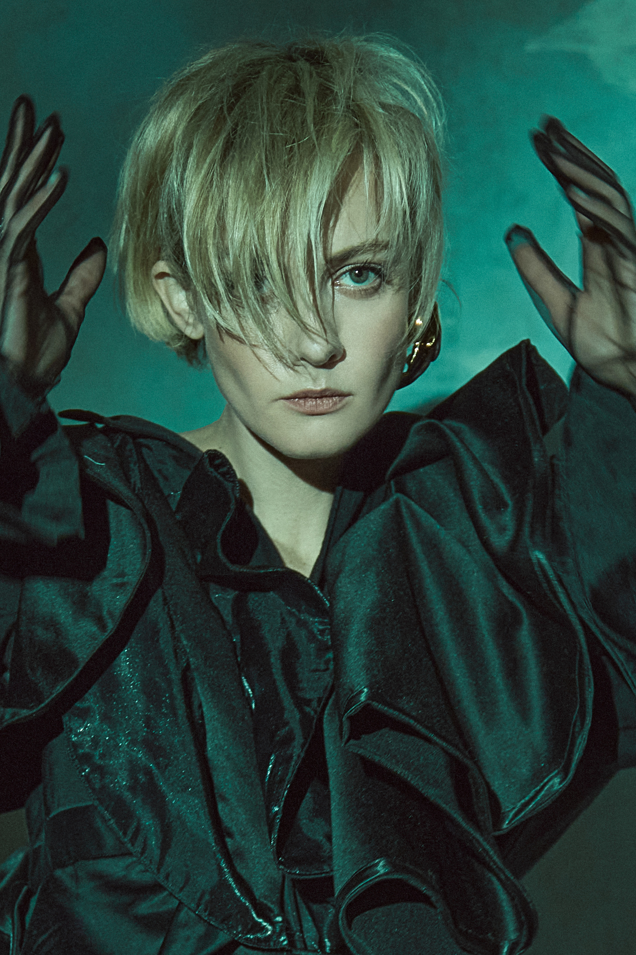 ПОЛИНА МАКСИМОВА «Свет и тень». Портретный фотограф и актерское портфолио в Москве Оксана Кузь