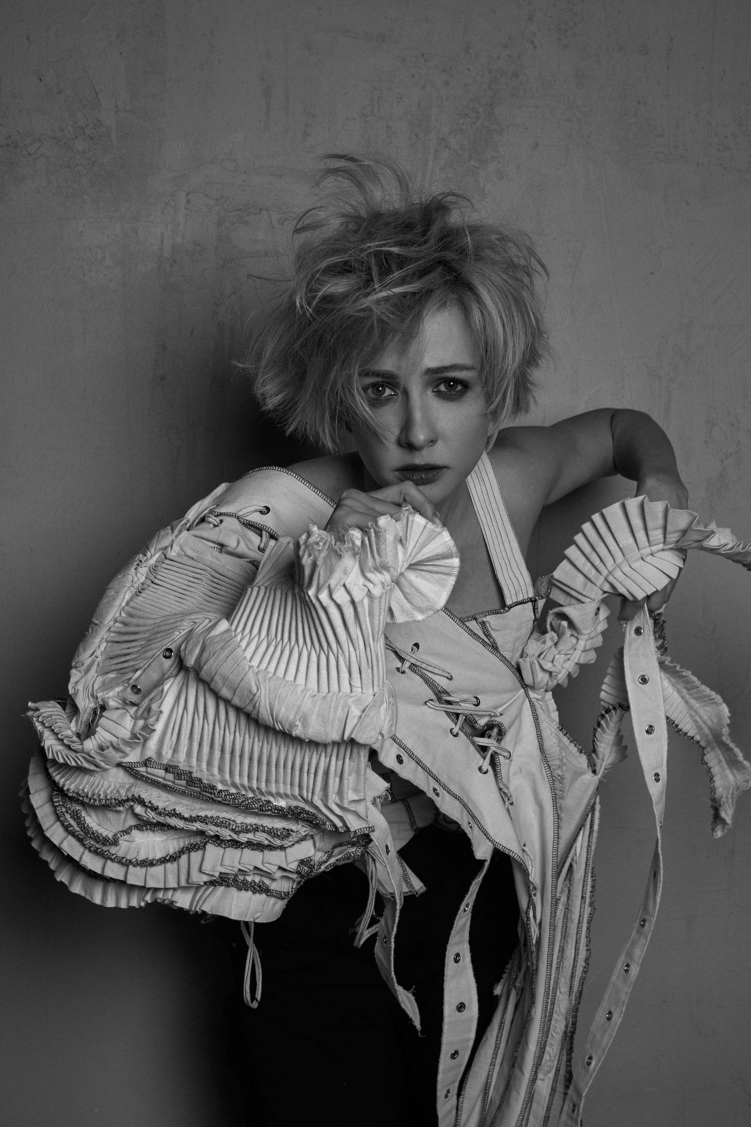 ПОЛИНА МАКСИМОВА «САМОИРОНИЯ». Портретный фотограф и актерское портфолио в Москве Оксана Кузь