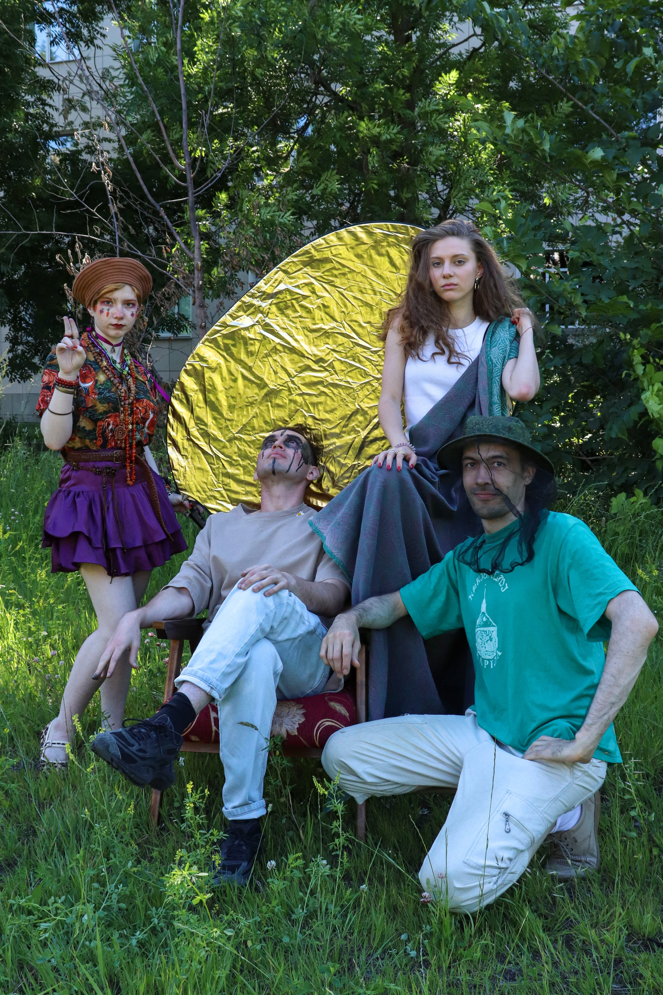 модная съёмка во дворе