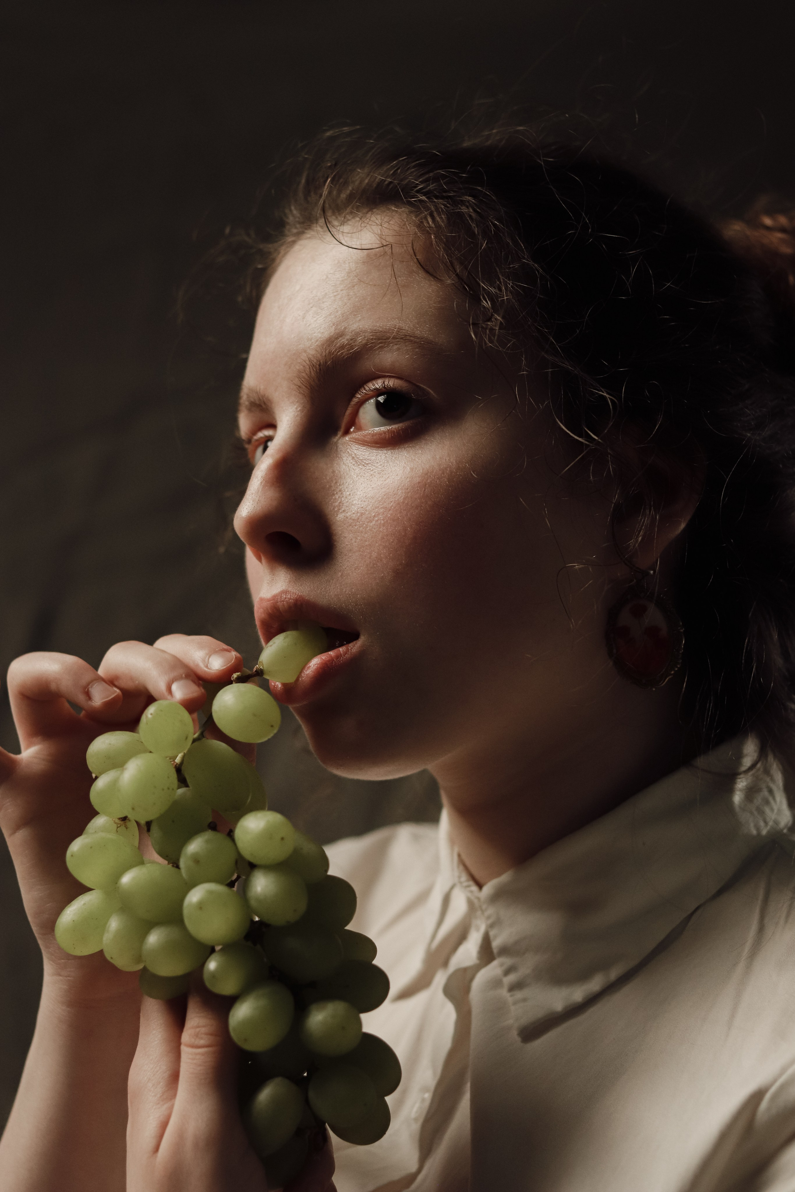 Арина и виноград