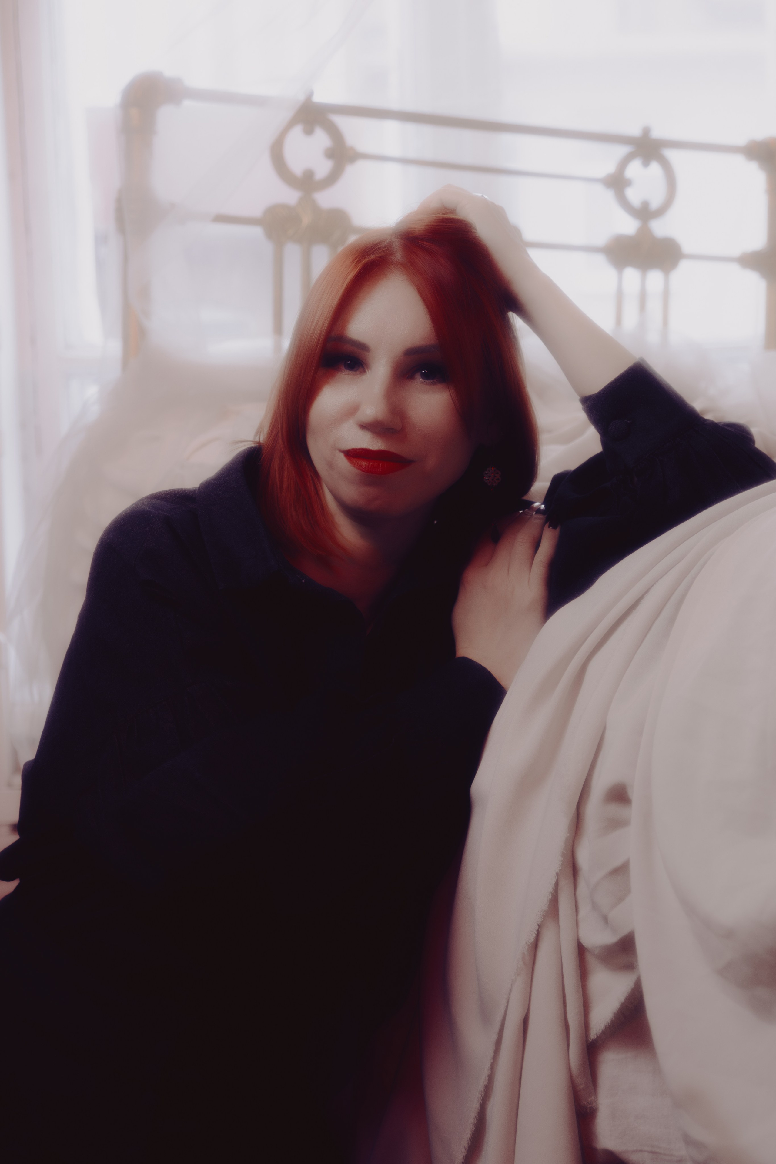 Портрет в высоком ключе: светлый фон, мягкое освещение. Чистые тона создают ощущение чистоты.