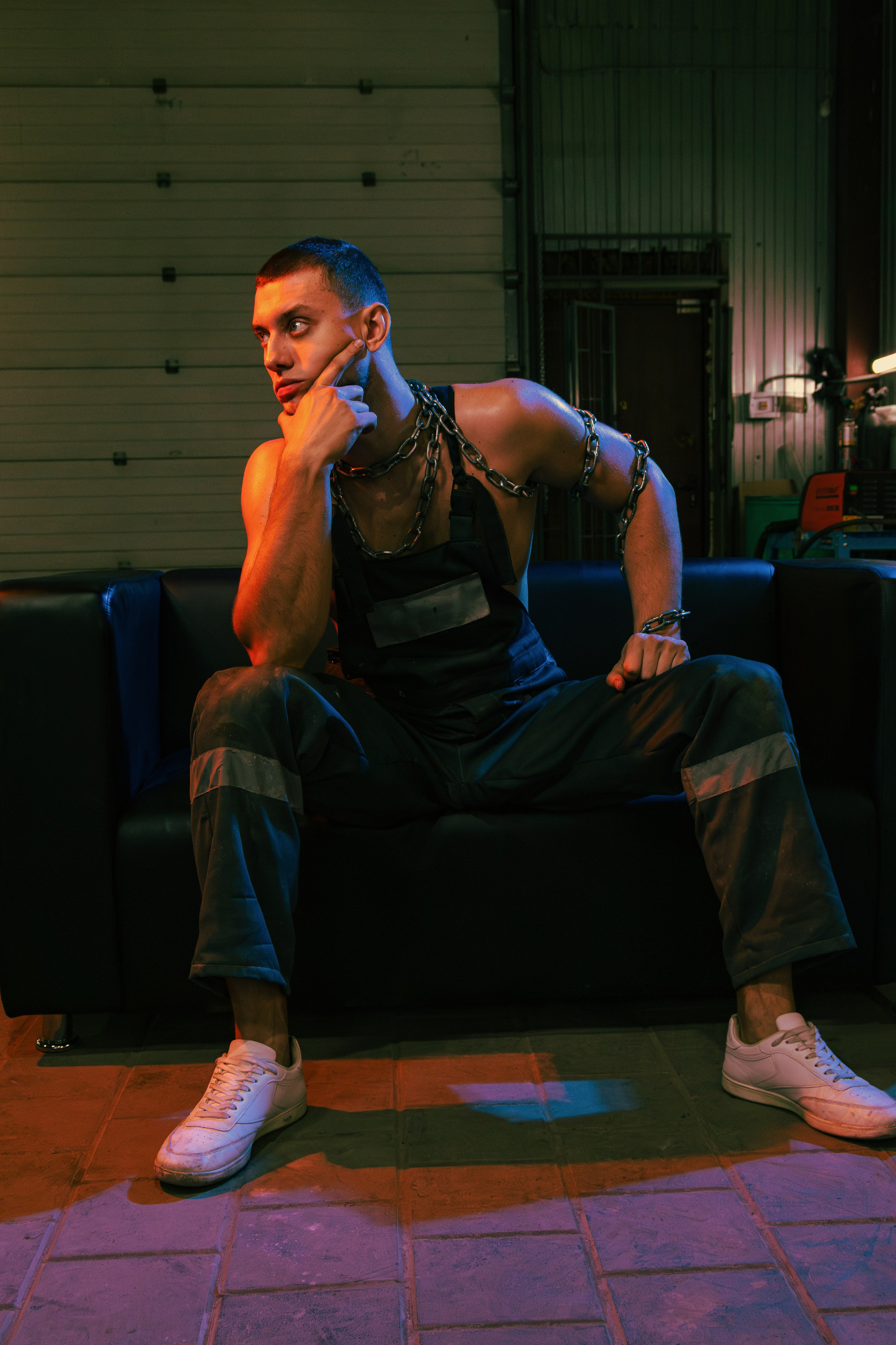 Профессиональная фотосессия мужского стриптиза в Ростове-на-Дону. Уникальные кадры группы Sextasy в креативной постановке.