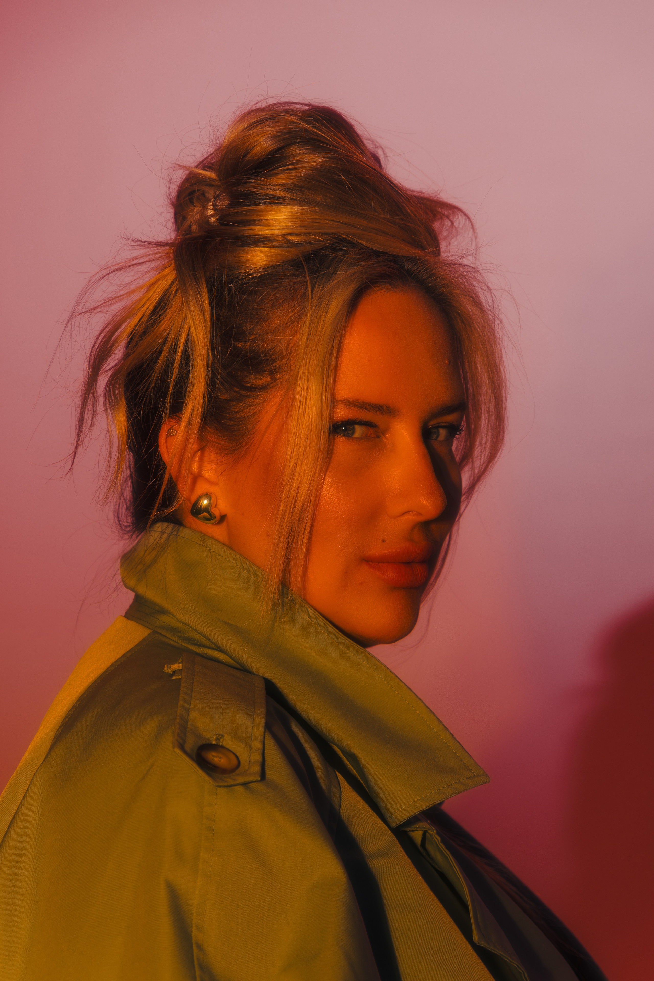 Женский портрет руководителя модельной школы