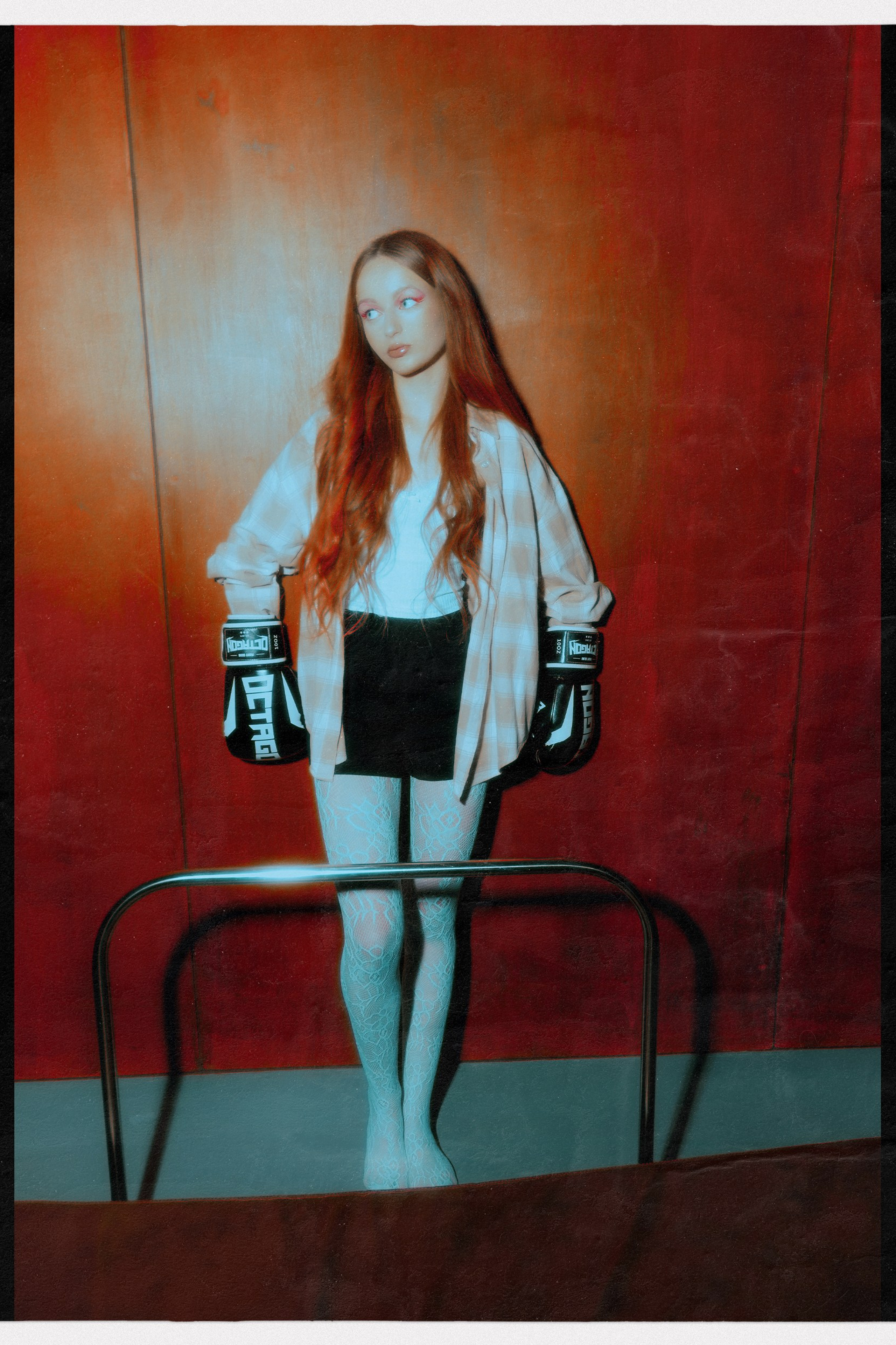 Фэшн фотограф Ростов, фэшн фотосессия с Алёной в студии в Ростове-на-Дону, женский фэшн фотограф LaKazaretto, креативная женская фотосессия, эстетичные фото девушки 