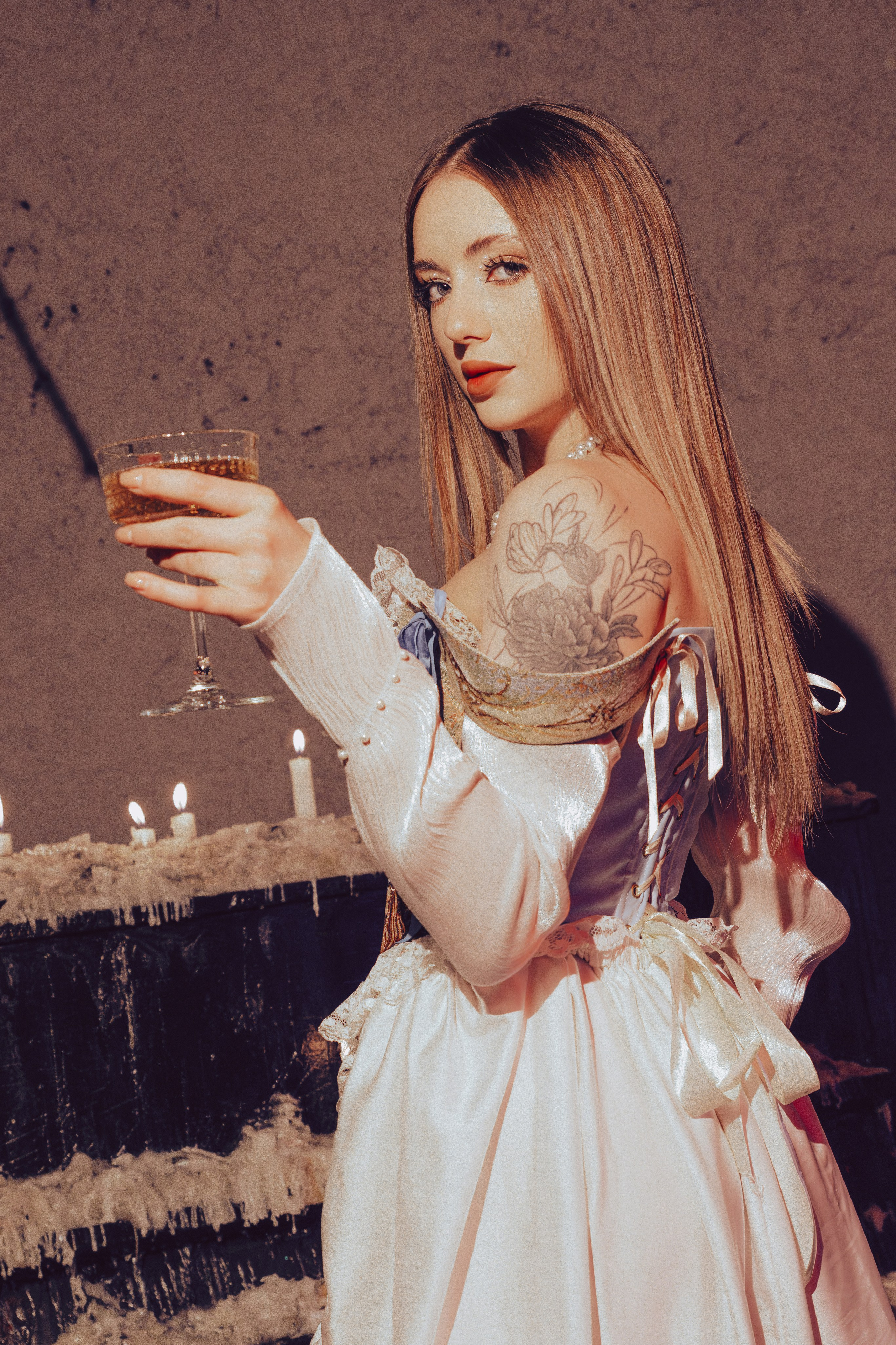 Ню-кадры в винтажном обрамлении