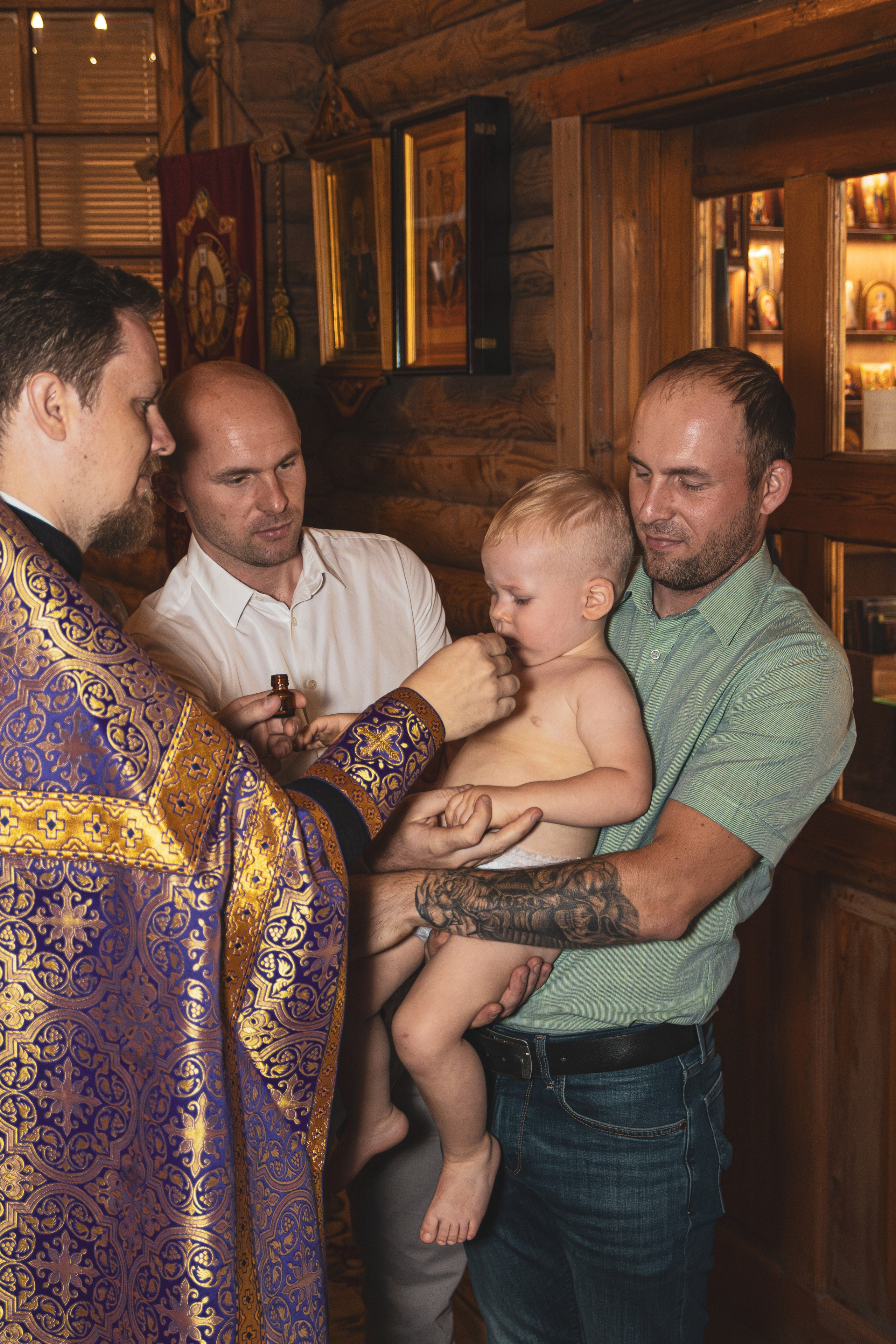 Фотограф крестин в Ростове на Дону, фотография в церке, храме, съёмка крестин в Ростове