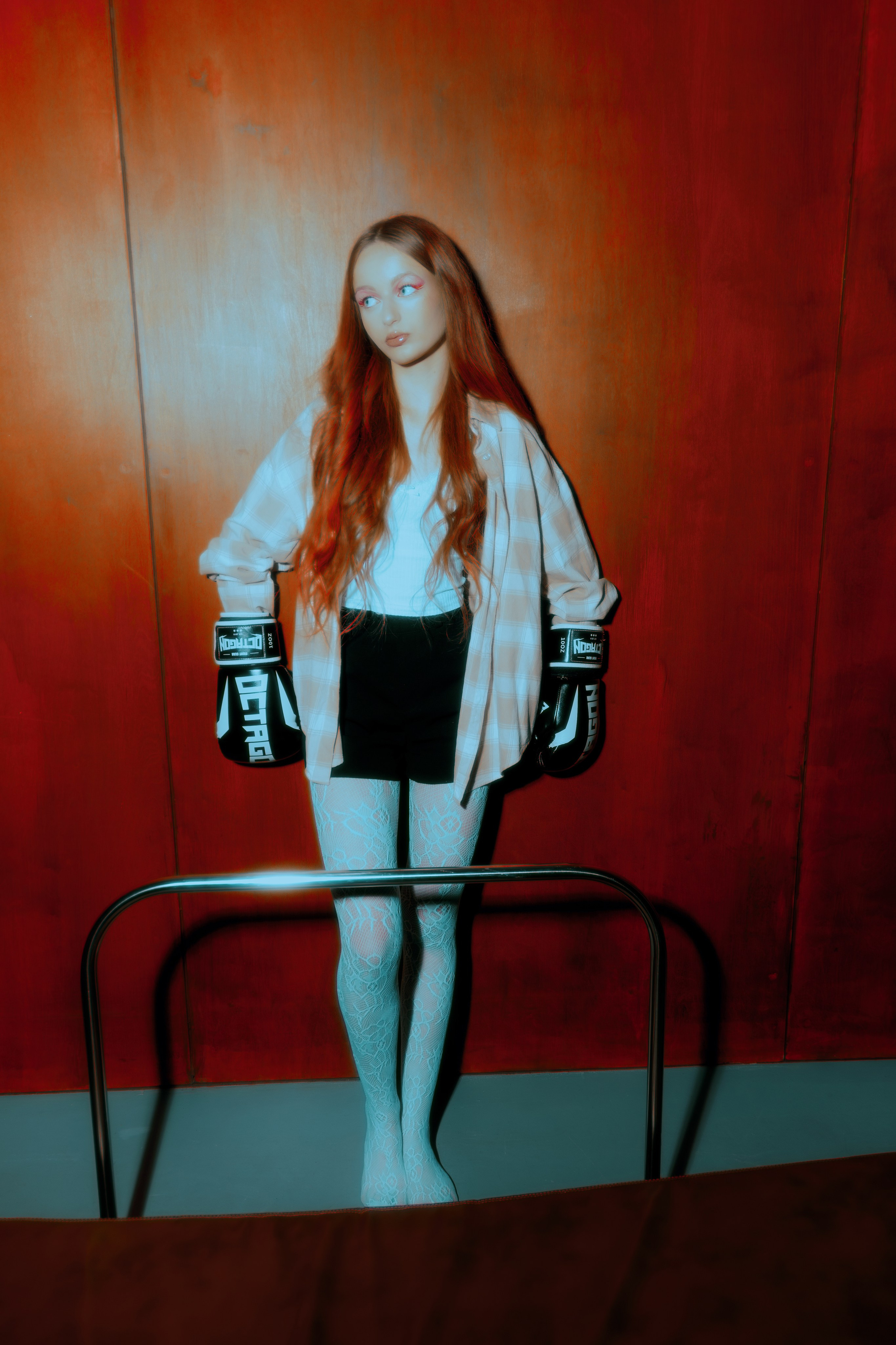 Фэшн фотограф Ростов, фэшн фотосессия с Алёной в студии в Ростове-на-Дону, женский фэшн фотограф LaKazaretto, креативная женская фотосессия, эстетичные фото девушки 